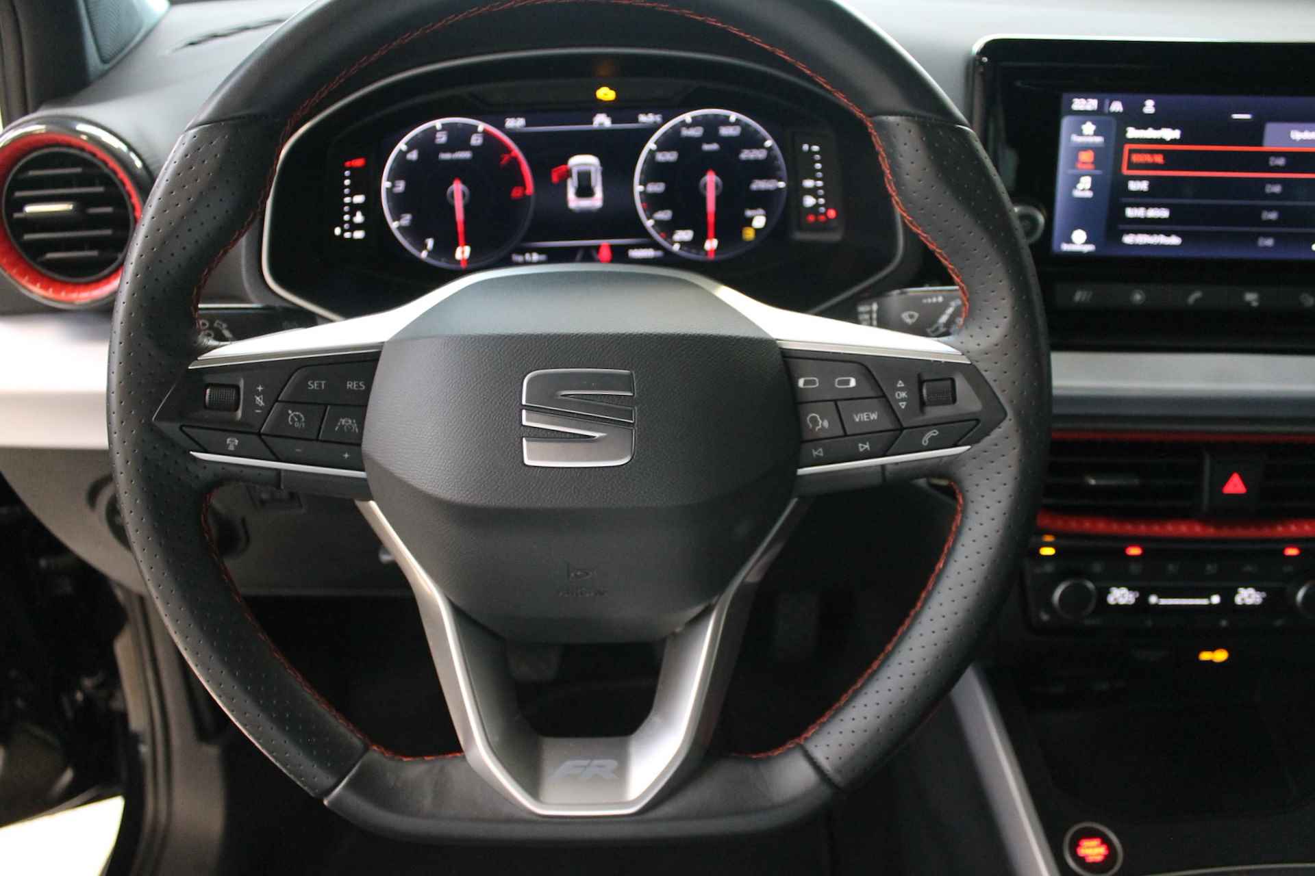 SEAT Arona 1.0 TSI 110pk Style Apple Carplay/Android Auto/DAB/Adaptive Cruise Control 100% (Dealer) onderhouden label - 6/28