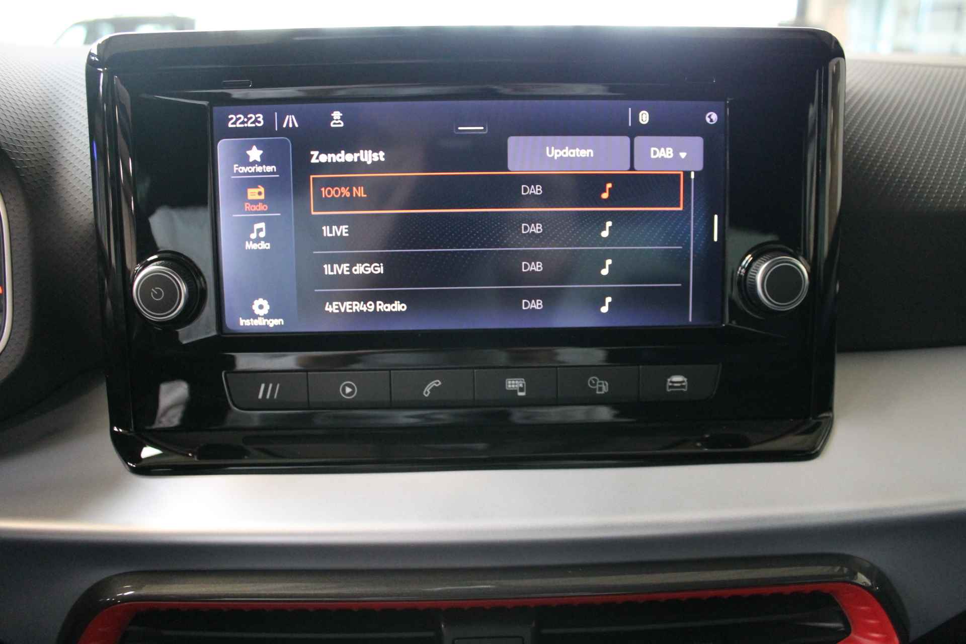 SEAT Arona 1.0 TSI 110pk Style Apple Carplay/Android Auto/DAB/Adaptive Cruise Control 100% (Dealer) onderhouden label - 8/28
