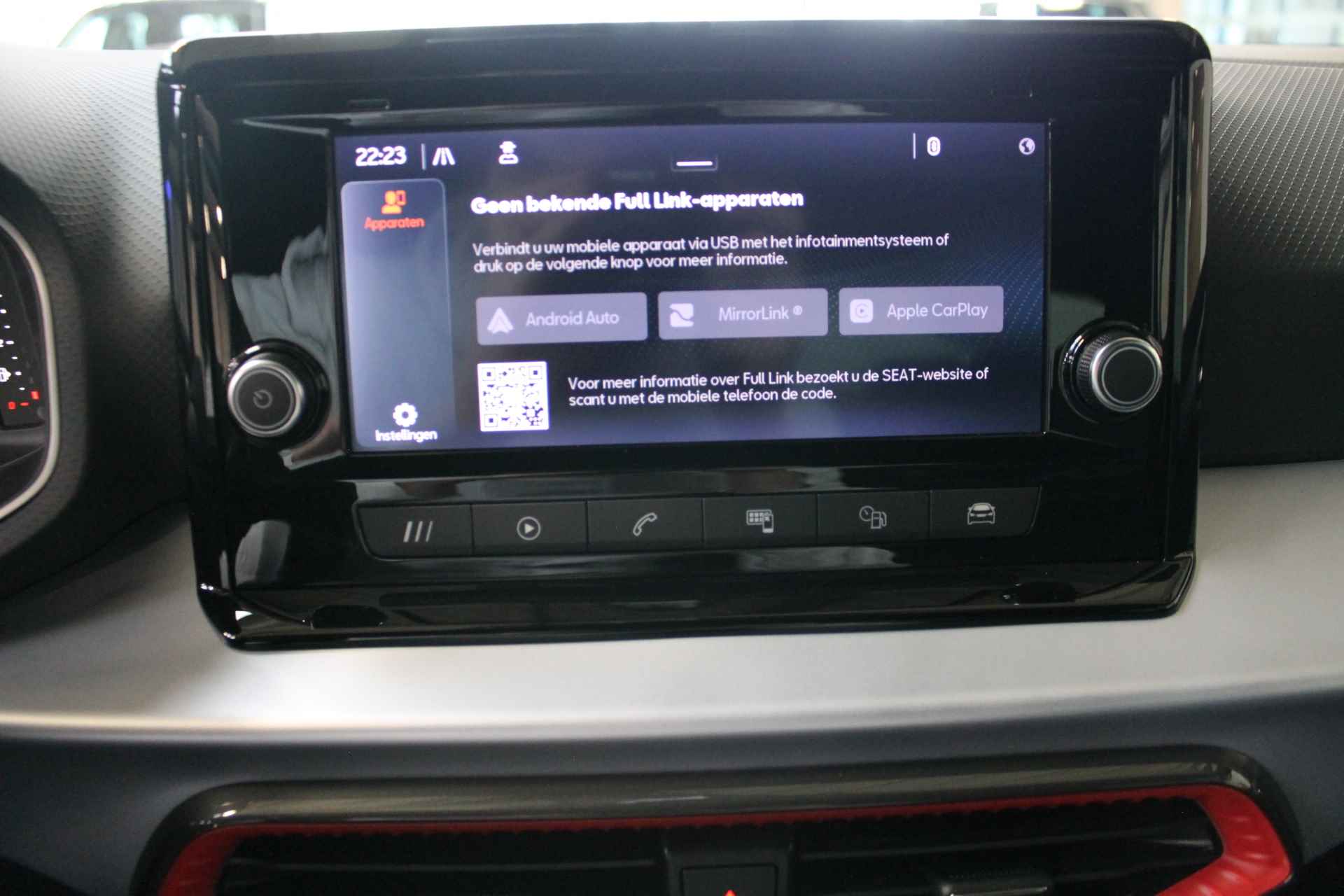 SEAT Arona 1.0 TSI 110pk Style Apple Carplay/Android Auto/DAB/Adaptive Cruise Control 100% (Dealer) onderhouden label - 11/28