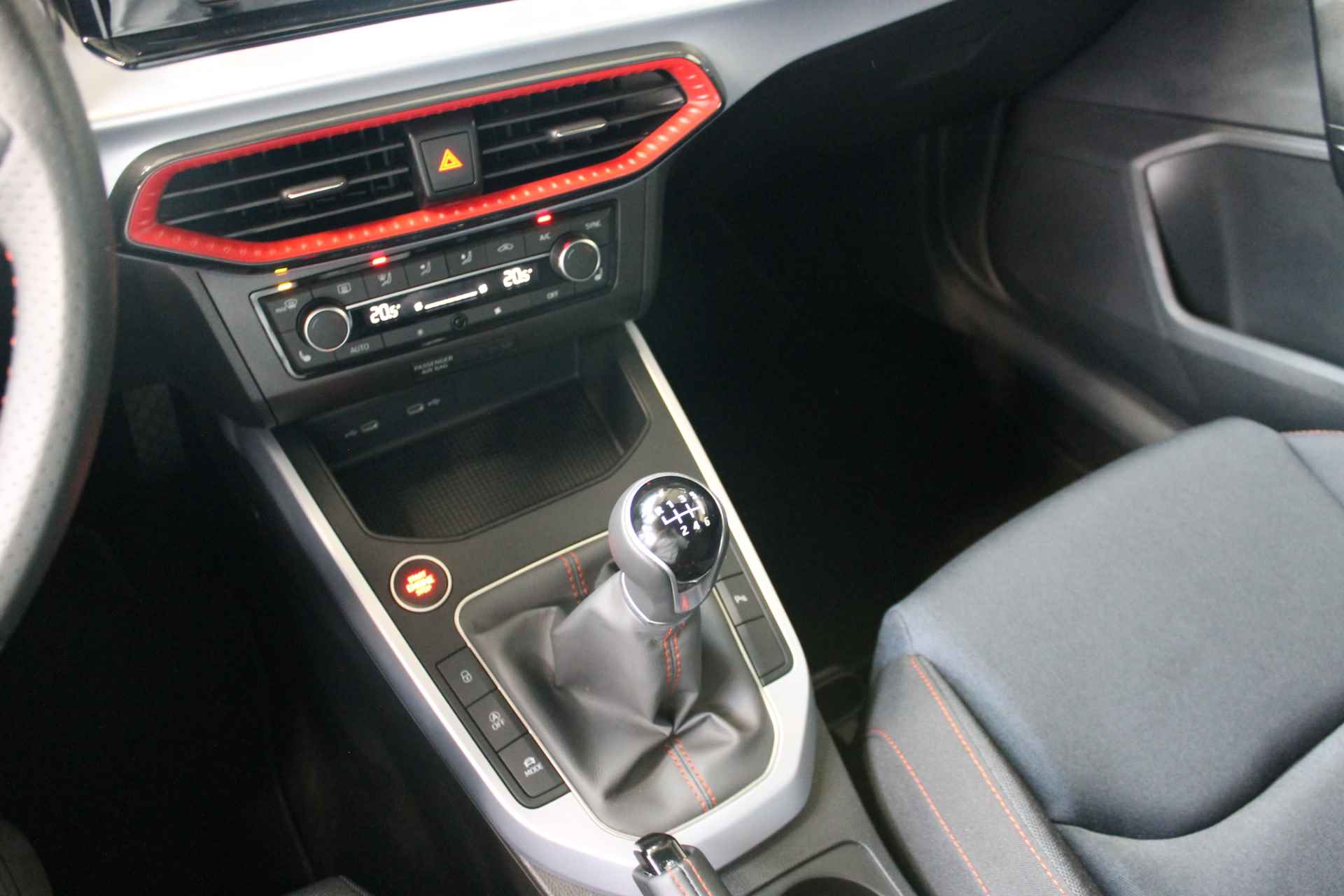 SEAT Arona 1.0 TSI 110pk Style Apple Carplay | Android Auto | DAB | Adaptive Cruise Control 100% (Dealer) onderhouden label - 15/28