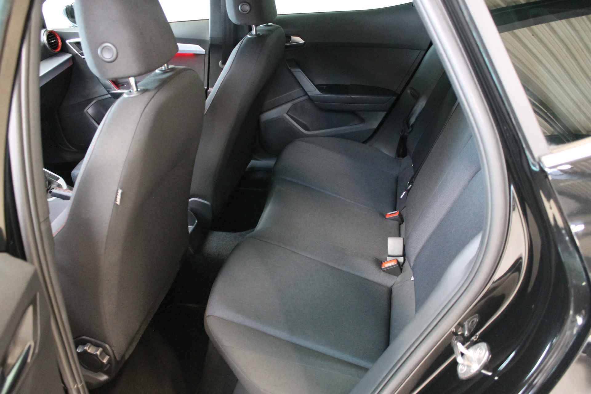 SEAT Arona 1.0 TSI 110pk Style Apple Carplay | Android Auto | DAB | Adaptive Cruise Control 100% (Dealer) onderhouden label - 17/28