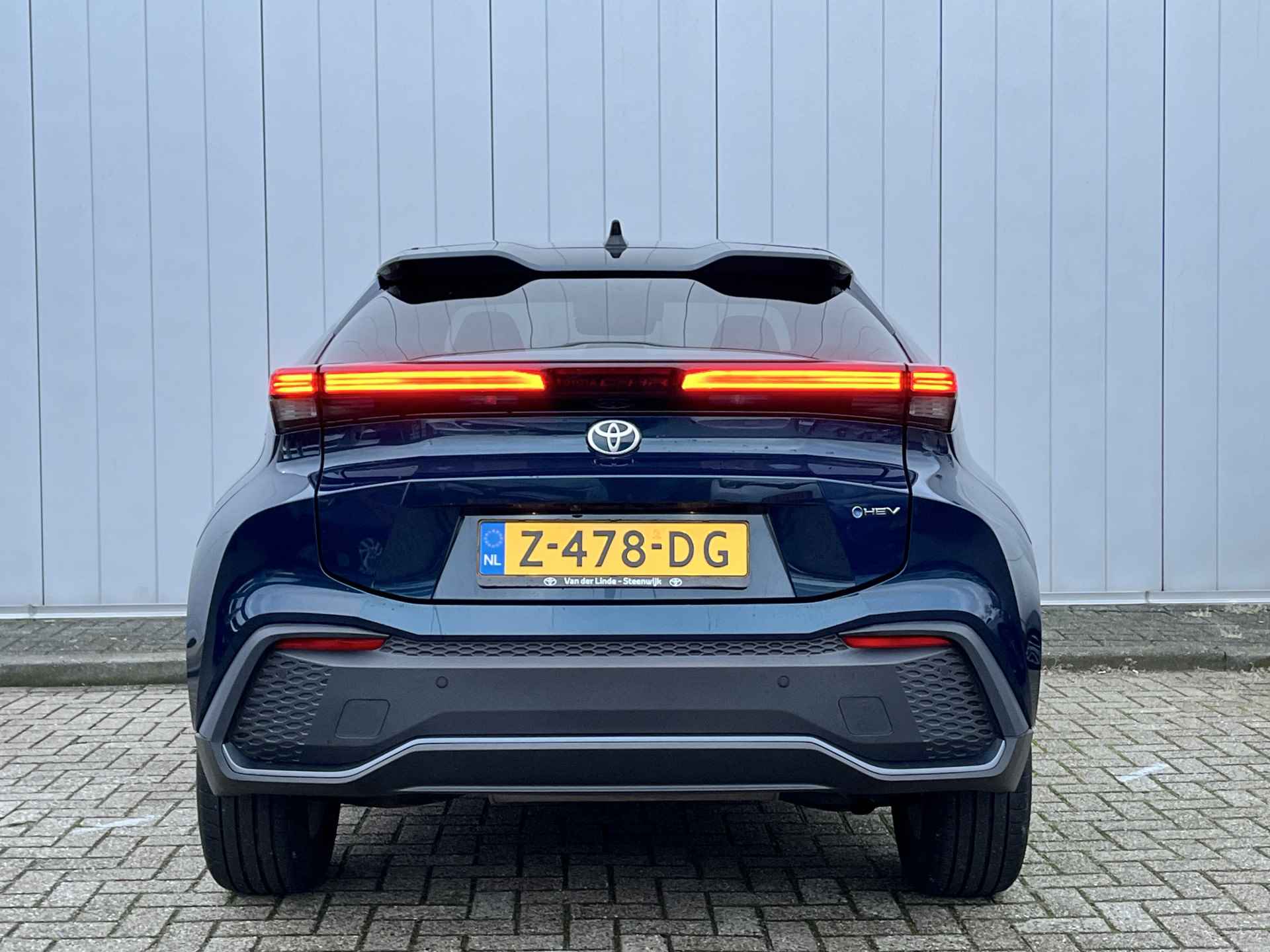 Toyota C-HR 2.0 Hybrid 200 First Edition NL auto Bi-Tone Camera Clima Cruise - 3/25