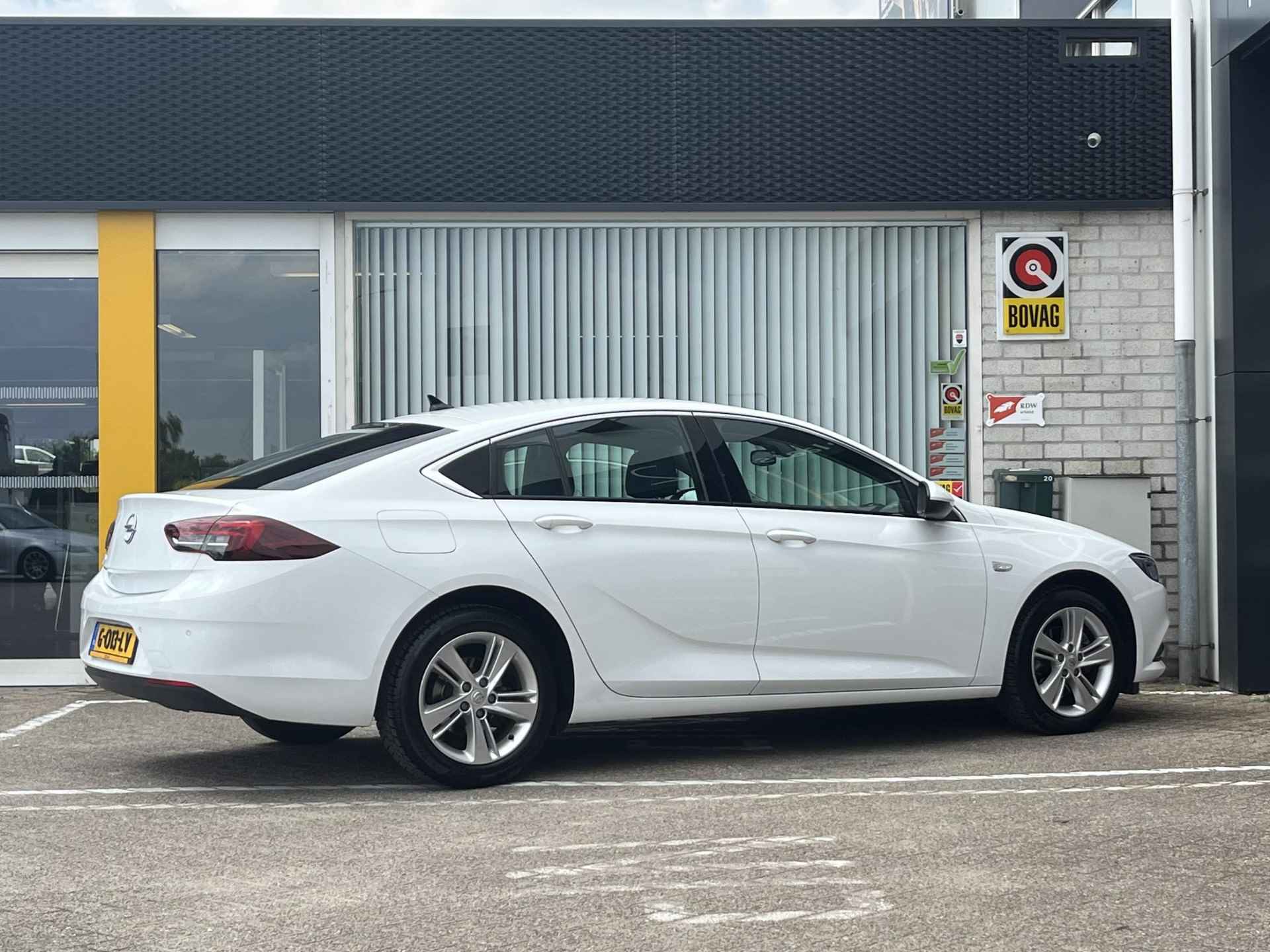 Opel Insignia Grand Sport 1.6 CDTI Business Executive - 3/30