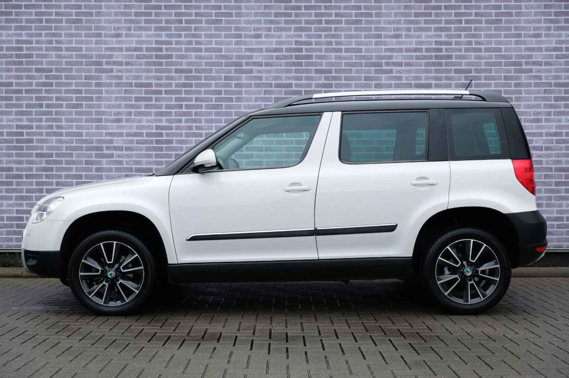 Skoda Yeti 1.2 TSI Ambition | Volledig uitgeruste SUV| Trekhaak | Panoramisch Schuifdak | DSG Automaat | Navigatie | Cruise Control | Automatische Verlichting | Lichtmetalen Velgen | - 5/25