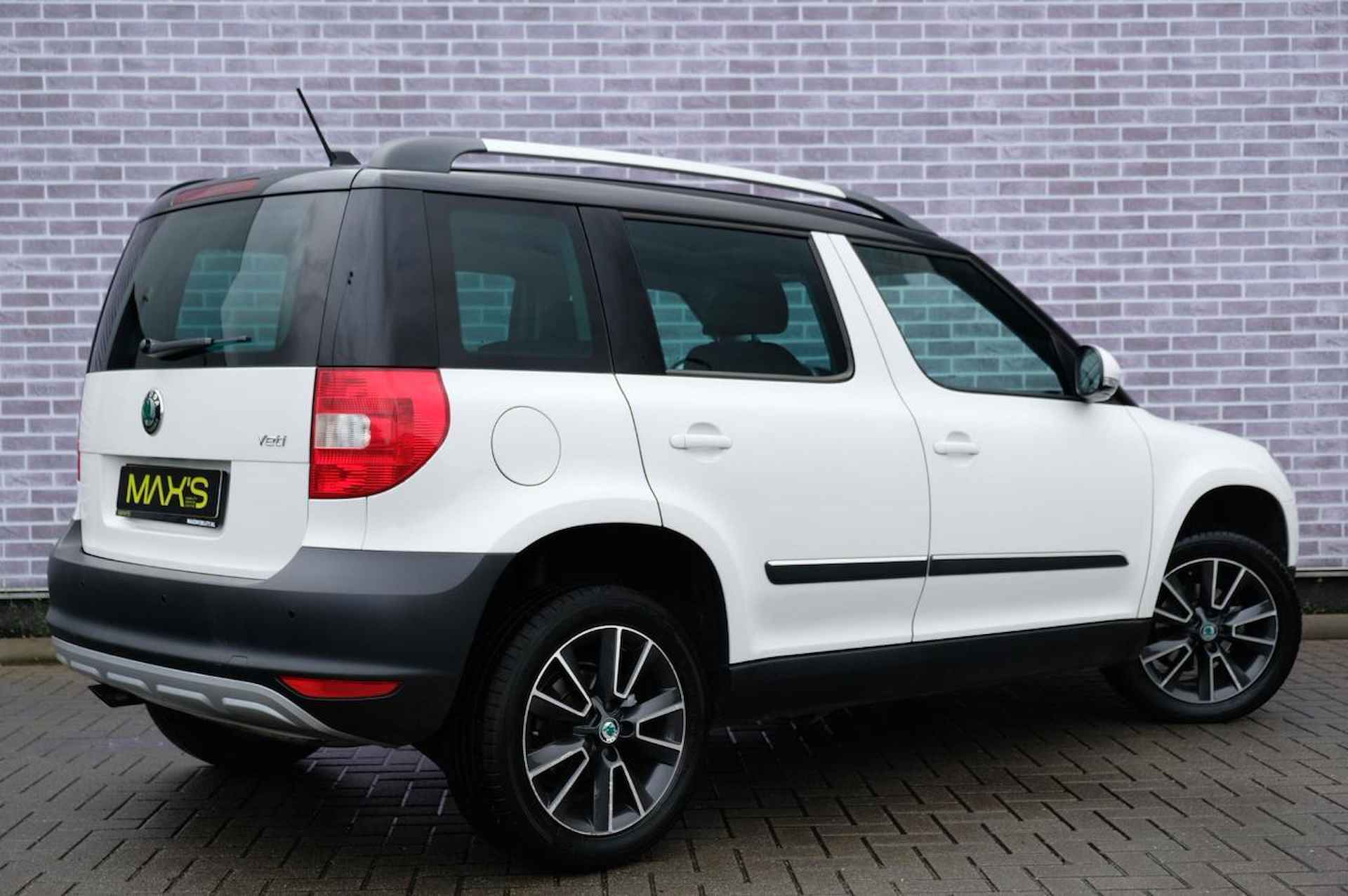 Skoda Yeti 1.2 TSI Ambition | Volledig uitgeruste SUV| Trekhaak | Panoramisch Schuifdak | DSG Automaat | Navigatie | Cruise Control | Automatische Verlichting | Lichtmetalen Velgen | - 7/25