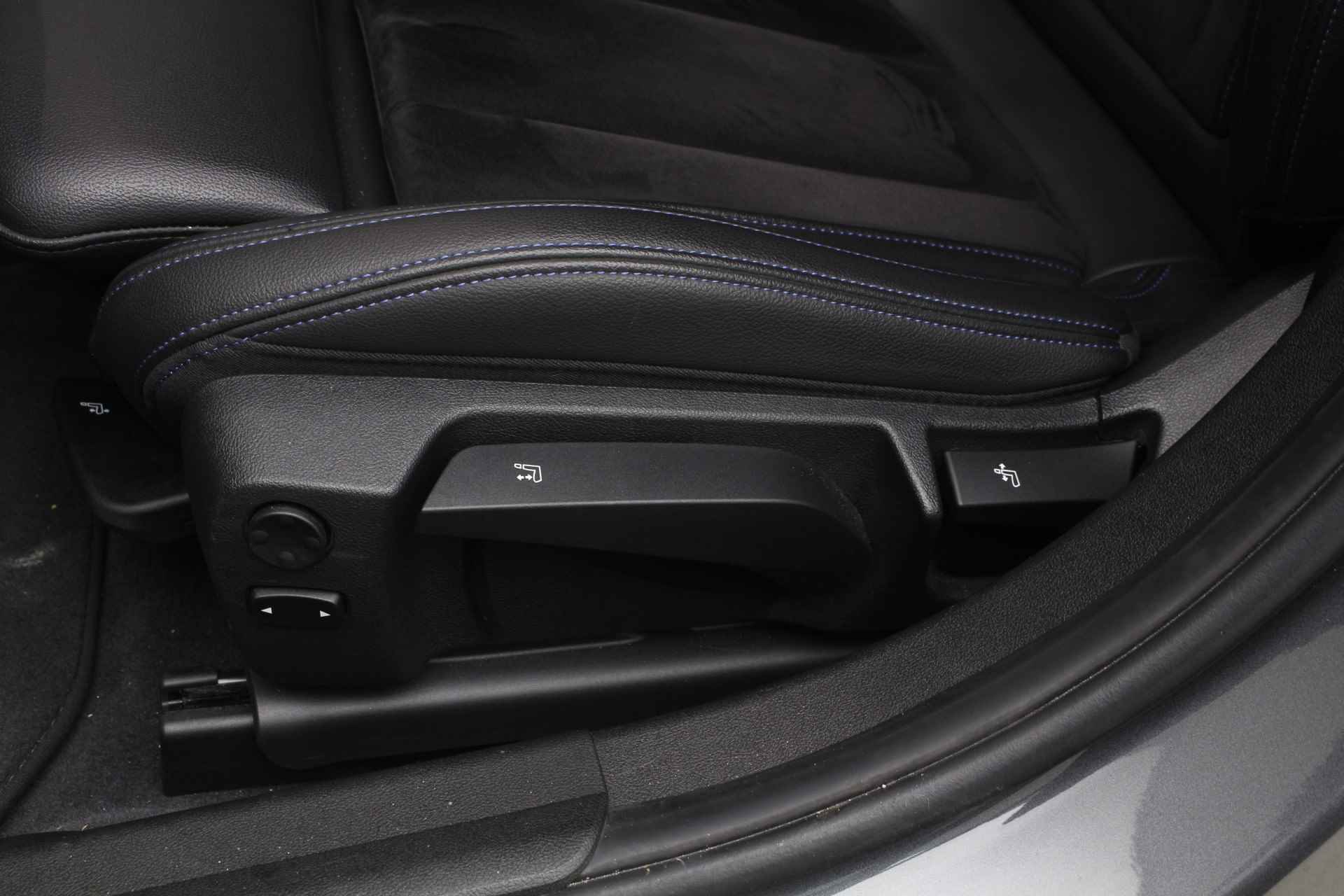 BMW 3-serie 320i M-Sport | Stoelverwarming | Comfort Acces - 15/34
