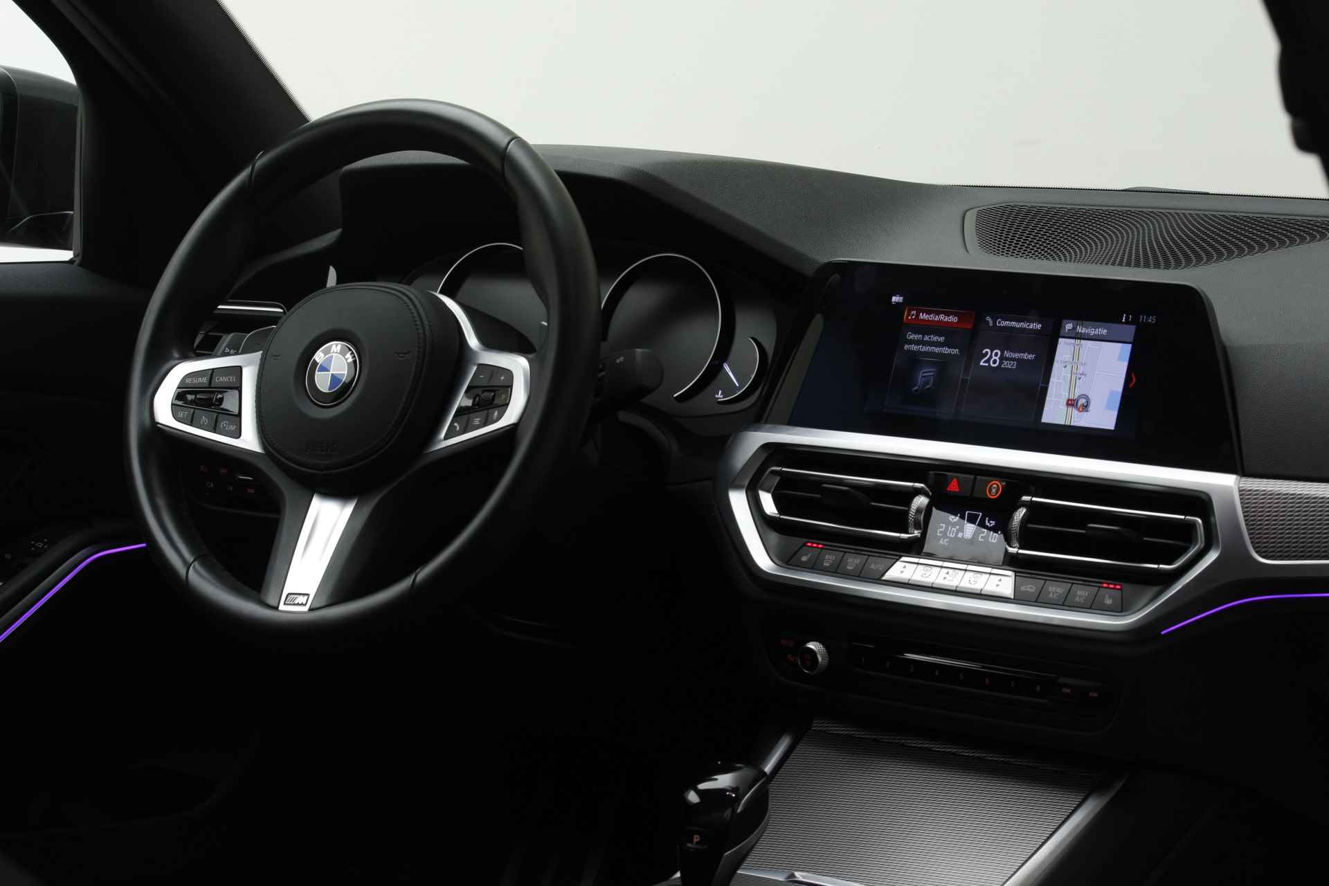 BMW 3-serie 320i M-Sport | Stoelverwarming | Comfort Acces - 24/34