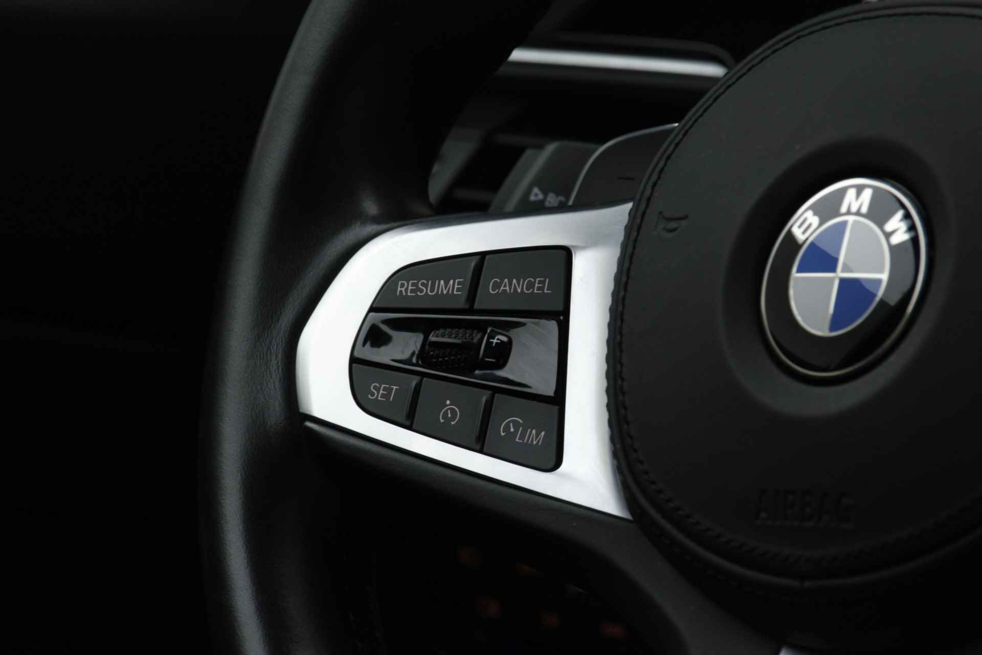 BMW 3-serie 320i M-Sport | Stoelverwarming | Comfort Acces - 26/34