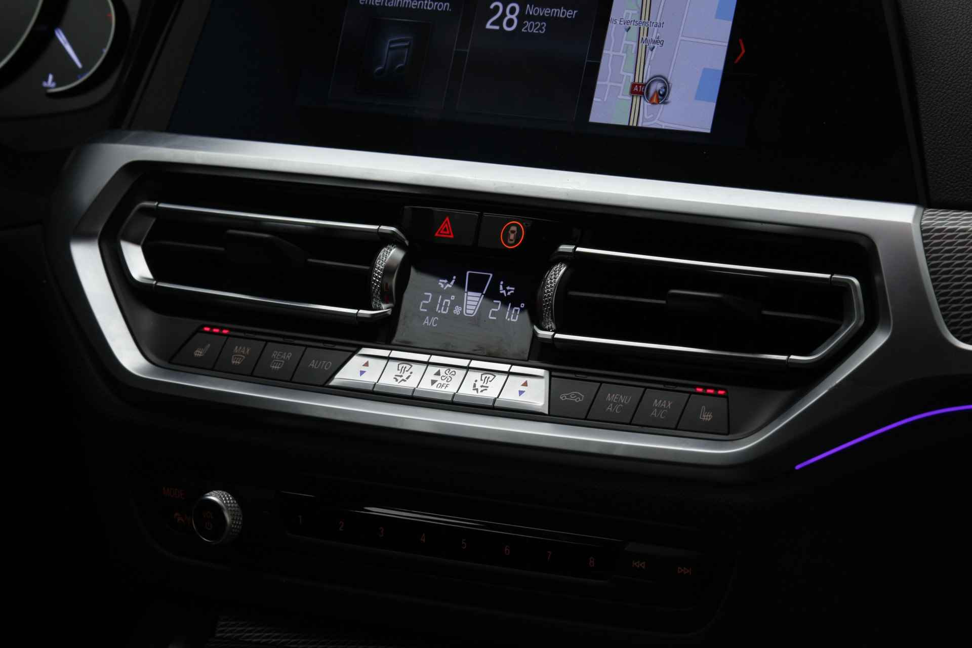 BMW 3-serie 320i M-Sport | Stoelverwarming | Comfort Acces - 28/34