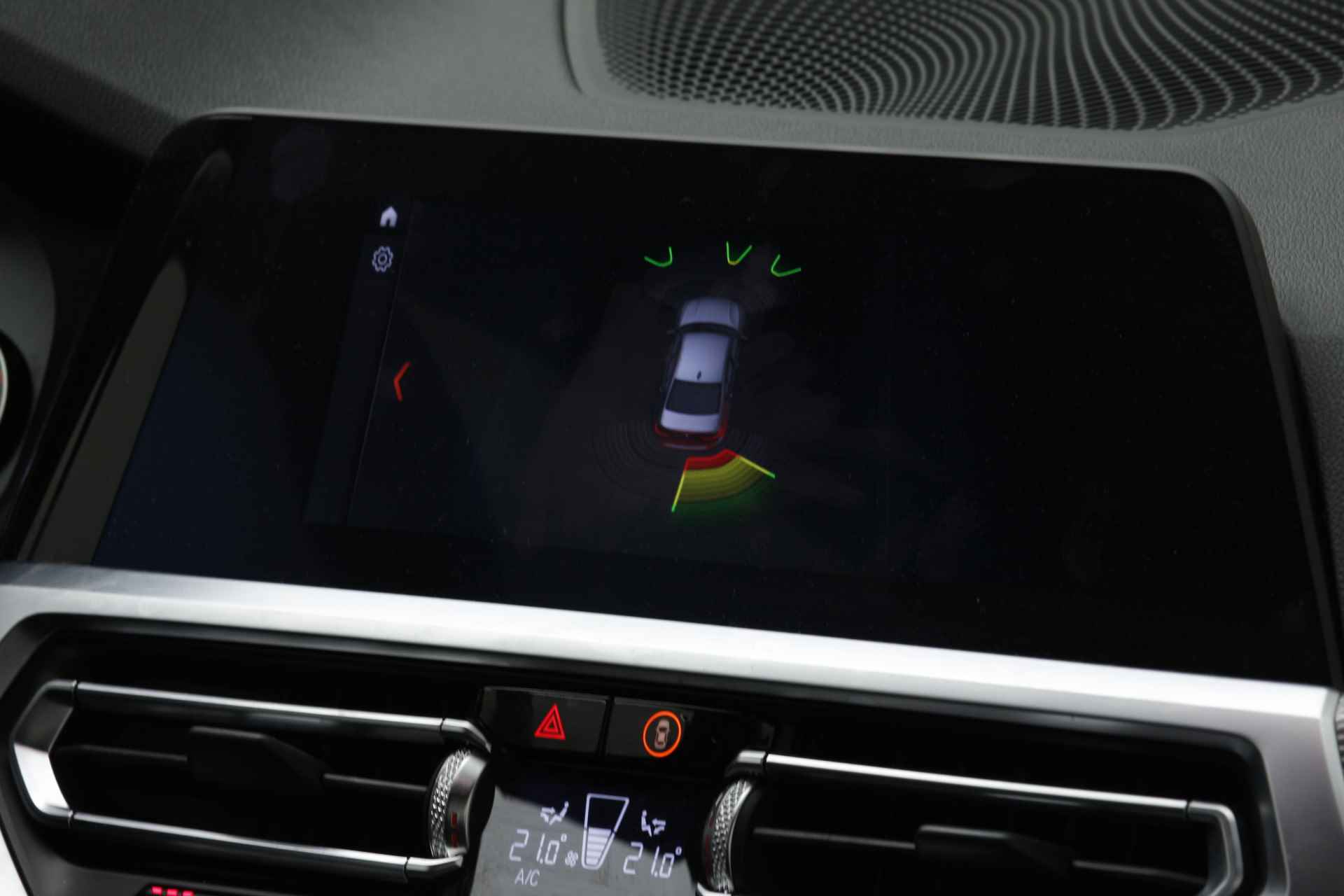 BMW 3-serie 320i M-Sport | Stoelverwarming | Comfort Acces - 33/34