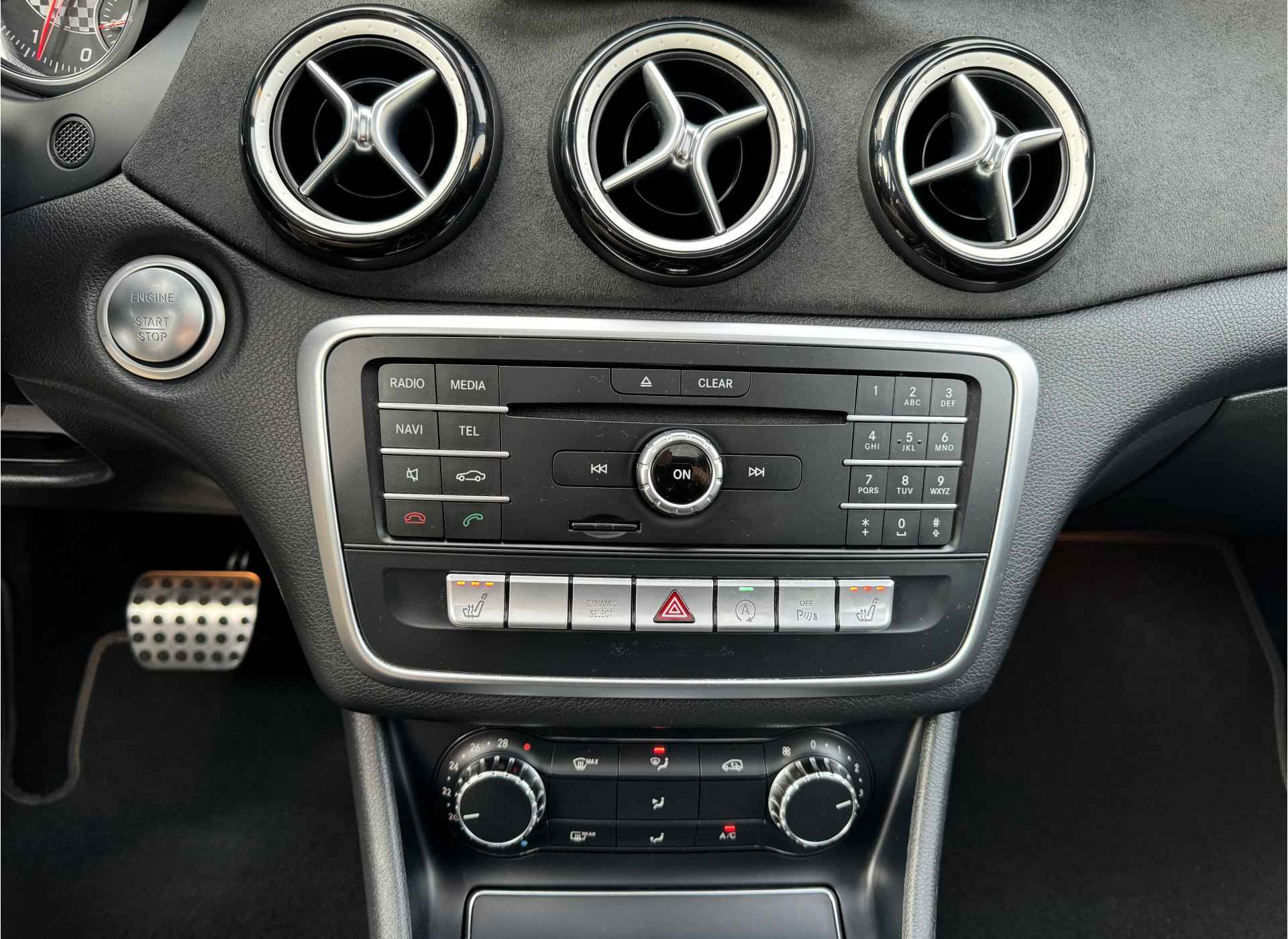 Mercedes-Benz A-Klasse 200 AMG NIGHT Motorsport Edition Automaat PANORAMA CAMERA XENON DODE HOEK 18"AMG NAVI AIRCO PRIVACY BLUETOOTH MULTI-MEDIA - 13/21