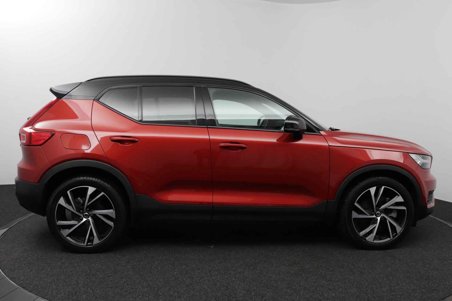 Volvo XC40 1.5 T5 Recharge R-Design | Achteruitrijcamera | Trekhaak - 15/43