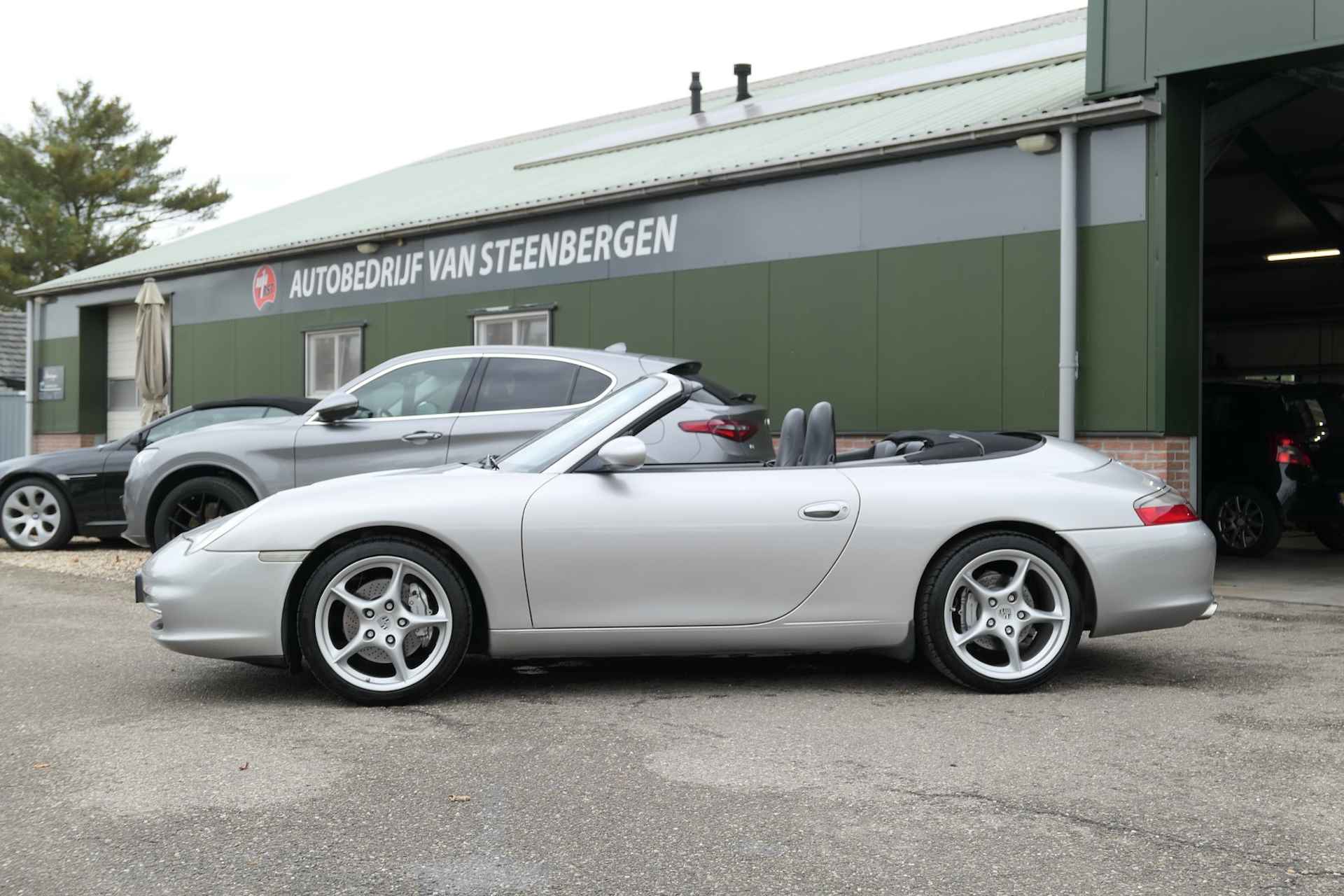 Porsche 911 Cabrio 3.6 Carrera 4, NL, Boekjes, Nap, 6 Bak, NIEUWSTAAT auto !!!! .. Wordt lastig een 2e te vinden, zo ECHT, waar alles aantoonbaar van is ! - 10/65