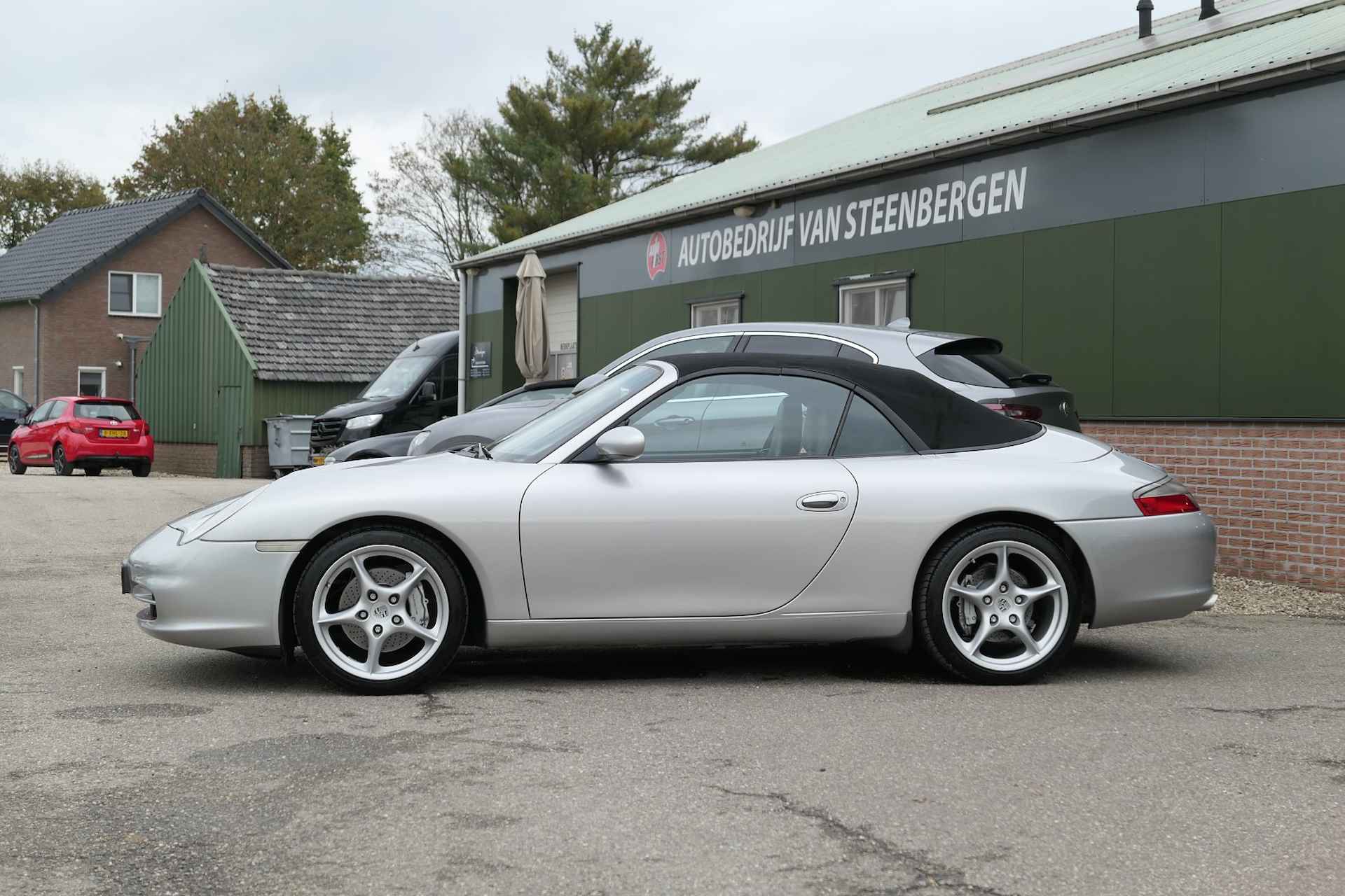 Porsche 911 Cabrio 3.6 Carrera 4, NL, Boekjes, Nap, 6 Bak, NIEUWSTAAT auto !!!! .. Wordt lastig een 2e te vinden, zo ECHT, waar alles aantoonbaar van is ! - 11/65