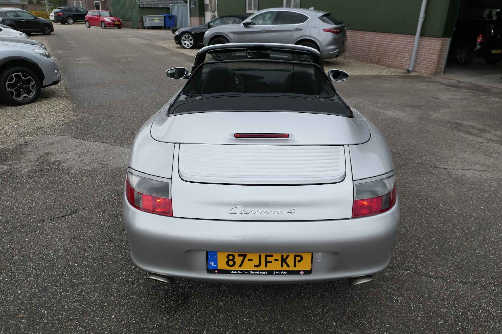 Porsche 911 Cabrio 3.6 Carrera 4, NL, Boekjes, Nap, 6 Bak, NIEUWSTAAT auto !!!! .. Wordt lastig een 2e te vinden, zo ECHT, waar alles aantoonbaar van is ! - 16/65