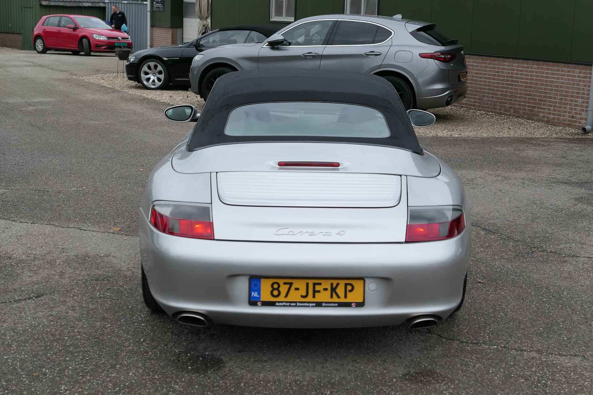 Porsche 911 Cabrio 3.6 Carrera 4, NL, Boekjes, Nap, 6 Bak, NIEUWSTAAT auto !!!! .. Wordt lastig een 2e te vinden, zo ECHT, waar alles aantoonbaar van is ! - 17/65