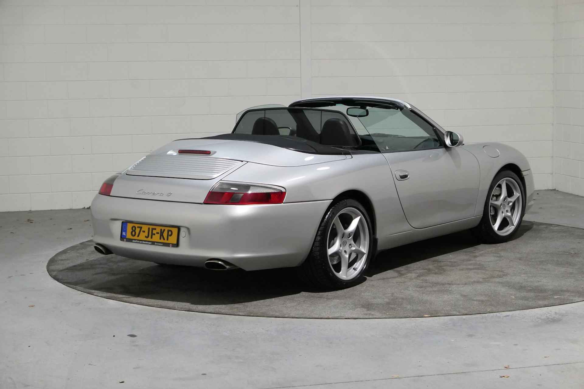 Porsche 911 Cabrio 3.6 Carrera 4, NL, Boekjes, Nap, 6 Bak, NIEUWSTAAT auto !!!! .. Wordt lastig een 2e te vinden, zo ECHT, waar alles aantoonbaar van is ! - 25/65