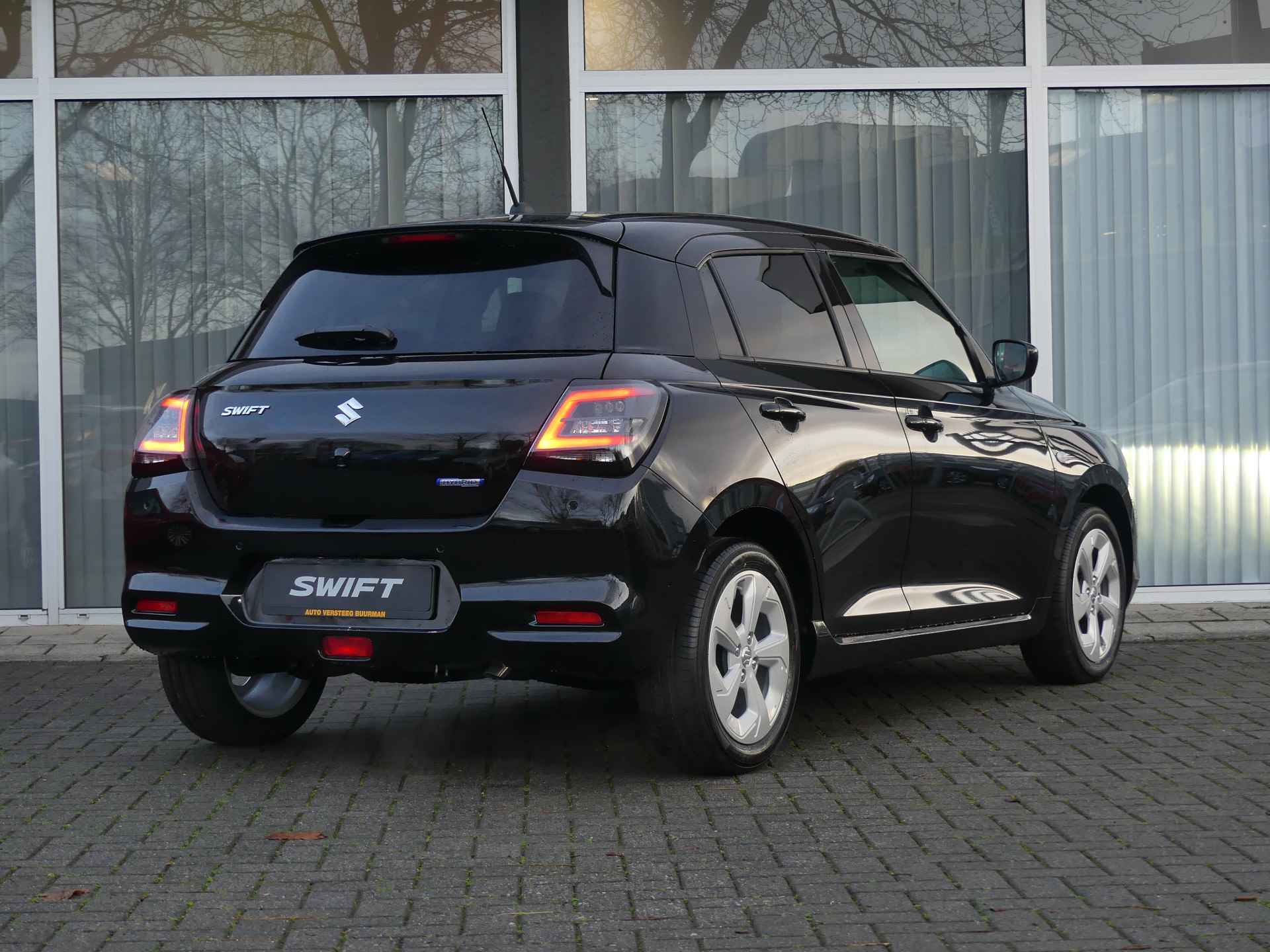 Suzuki Swift 1.2 Select Smart Hybrid, NIEUW, 6 jaar GARANTIE! Navigatie, Cruise Control Adaptief, Parkeersensoren Achter, Achteruitrijcamera - 4/24