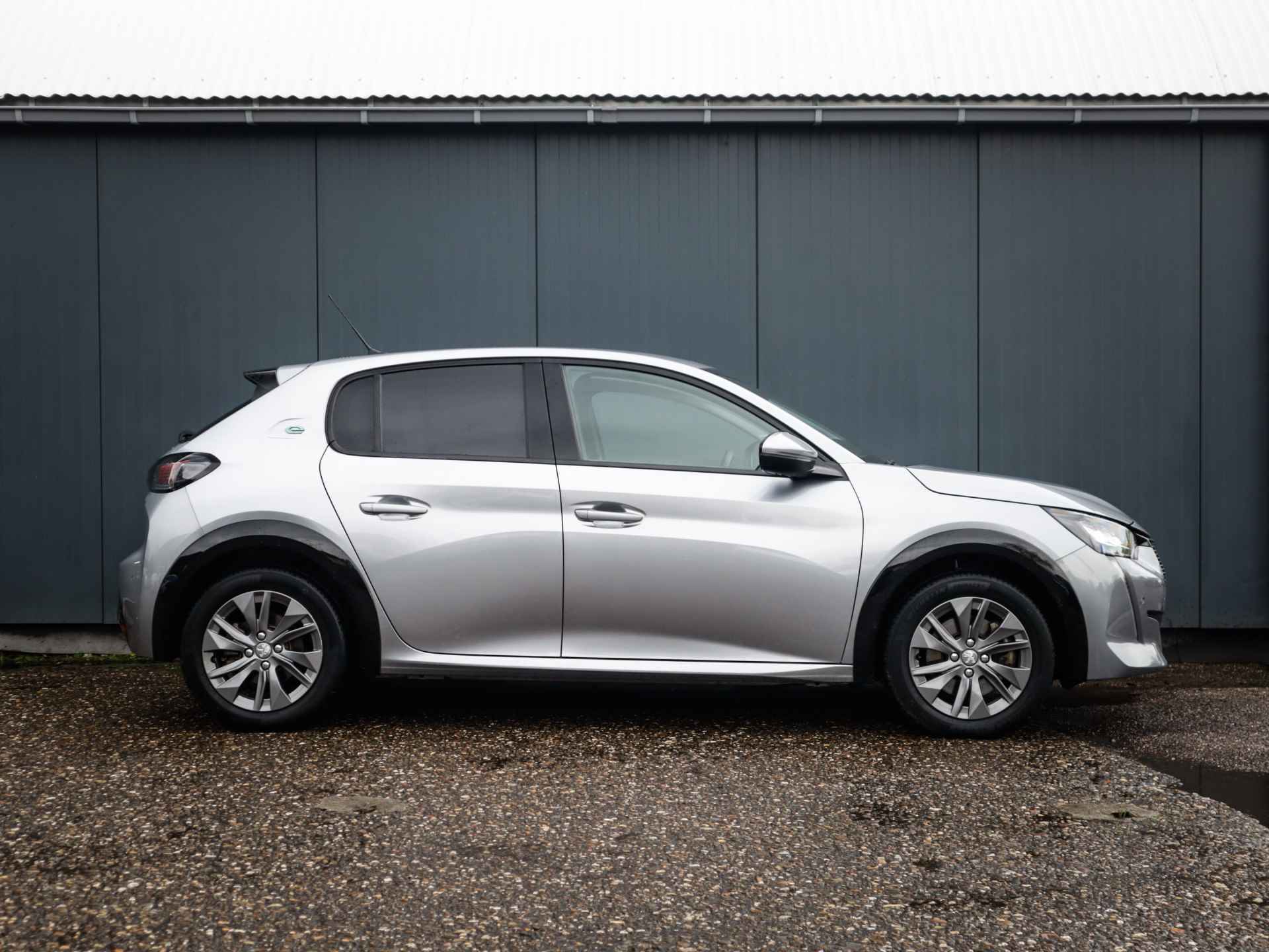 Peugeot e-208 EV Allure 50 kWh (136PK) (Subsidie Mogelijk), 1e-Eig, Dealer-Onderh., 12-MND-BOVAG, NL-Auto, Navigatie/Apple-Carplay/Android-Auto, Keyless-Entry/Start, Half-Leer, Parkeersensoren-V+A, Spiegel-Pakket, LM.-Velgen, Licht-Zicht-Pakket, Stoelverwarming, Privacy-Glas - 5/37