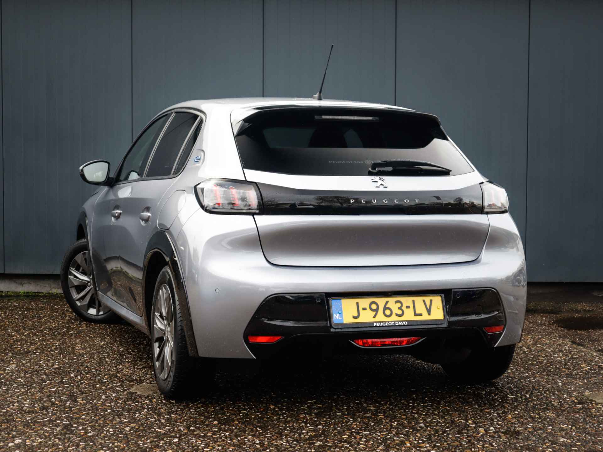 Peugeot e-208 EV Allure 50 kWh (136PK) (Subsidie Mogelijk), 1e-Eig, Dealer-Onderh., 12-MND-BOVAG, NL-Auto, Navigatie/Apple-Carplay/Android-Auto, Keyless-Entry/Start, Half-Leer, Parkeersensoren-V+A, Spiegel-Pakket, LM.-Velgen, Licht-Zicht-Pakket, Stoelverwarming, Privacy-Glas - 16/37