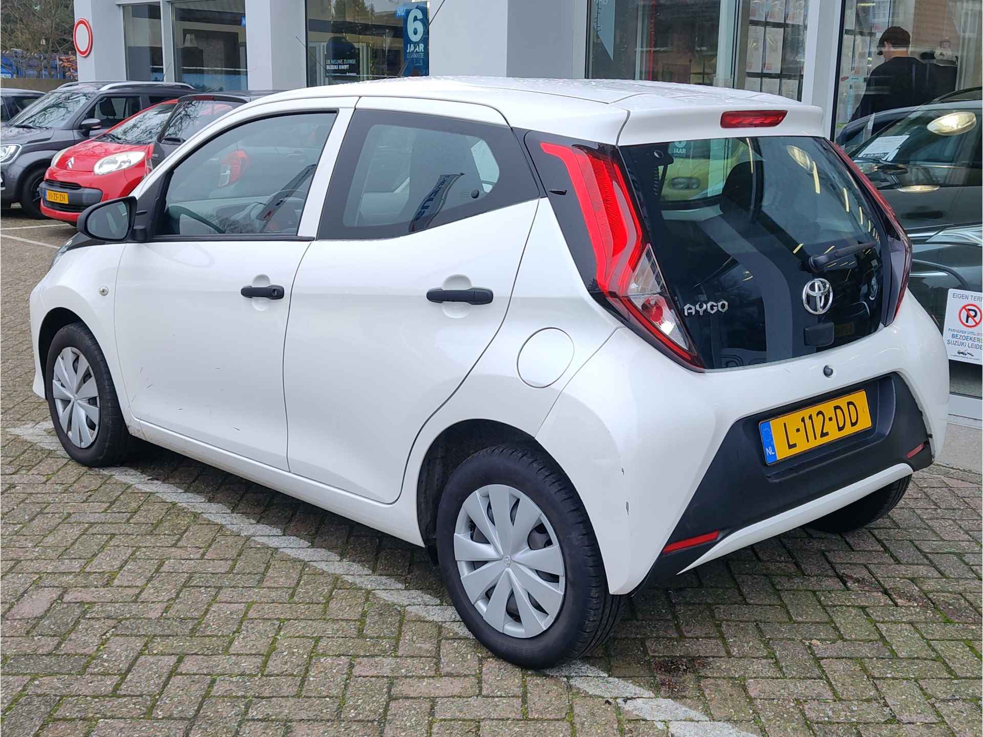 Toyota Aygo 1.0 VVT-i X-FUN Airco | Lage NAP kilometerstand! - 2/19