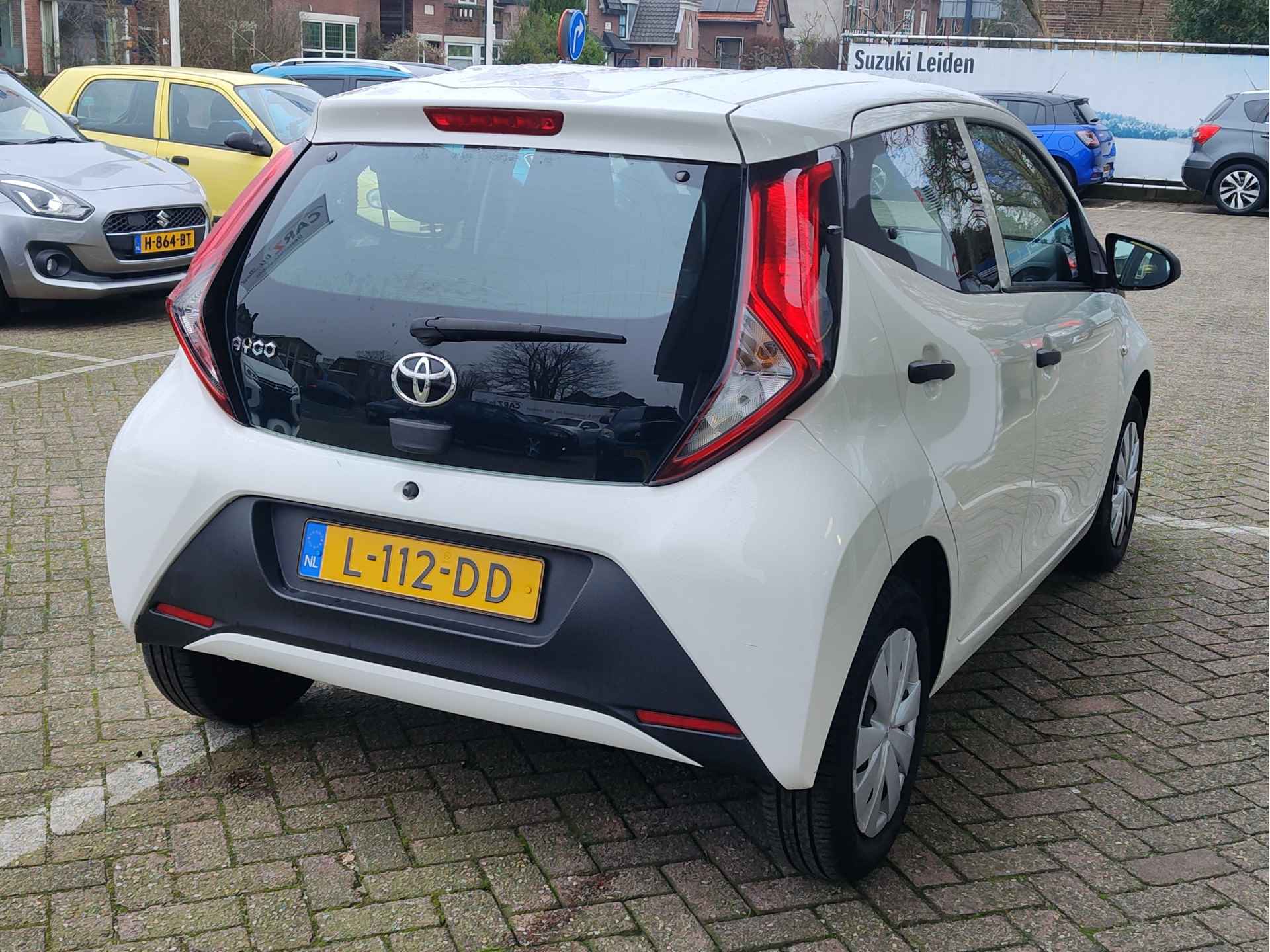 Toyota Aygo 1.0 VVT-i X-FUN Airco | Lage NAP kilometerstand! - 3/19