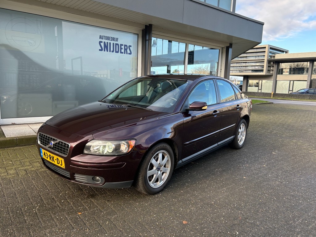 VOLVO S40 2.4 MOMENTUM GEARTRONIC