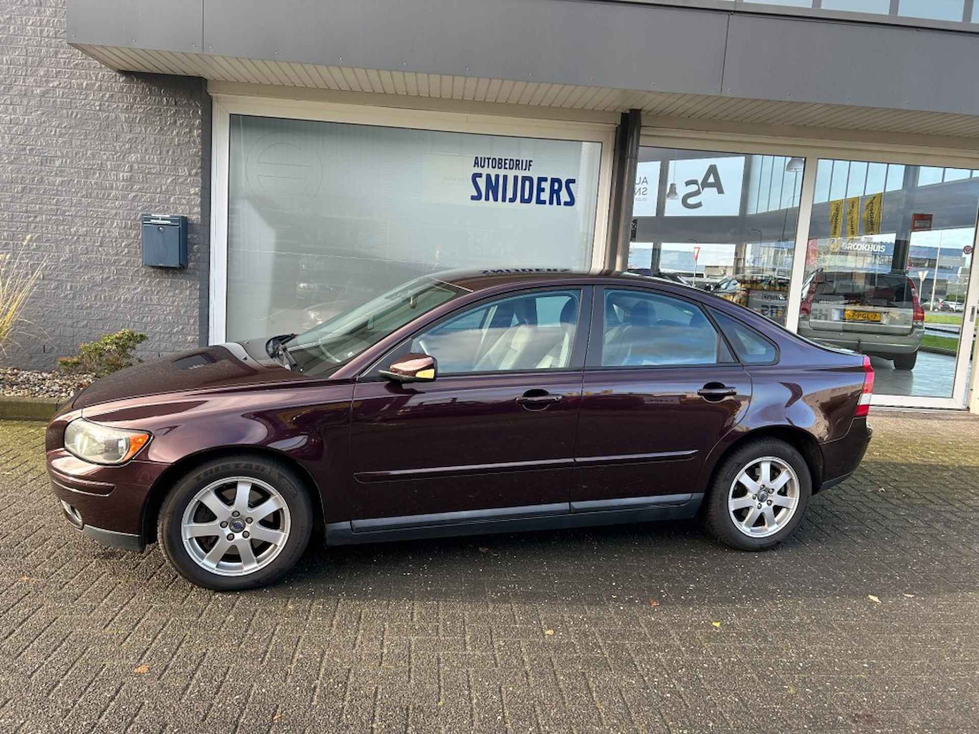 VOLVO S40 2.4 MOMENTUM GEARTRONIC - 4/23