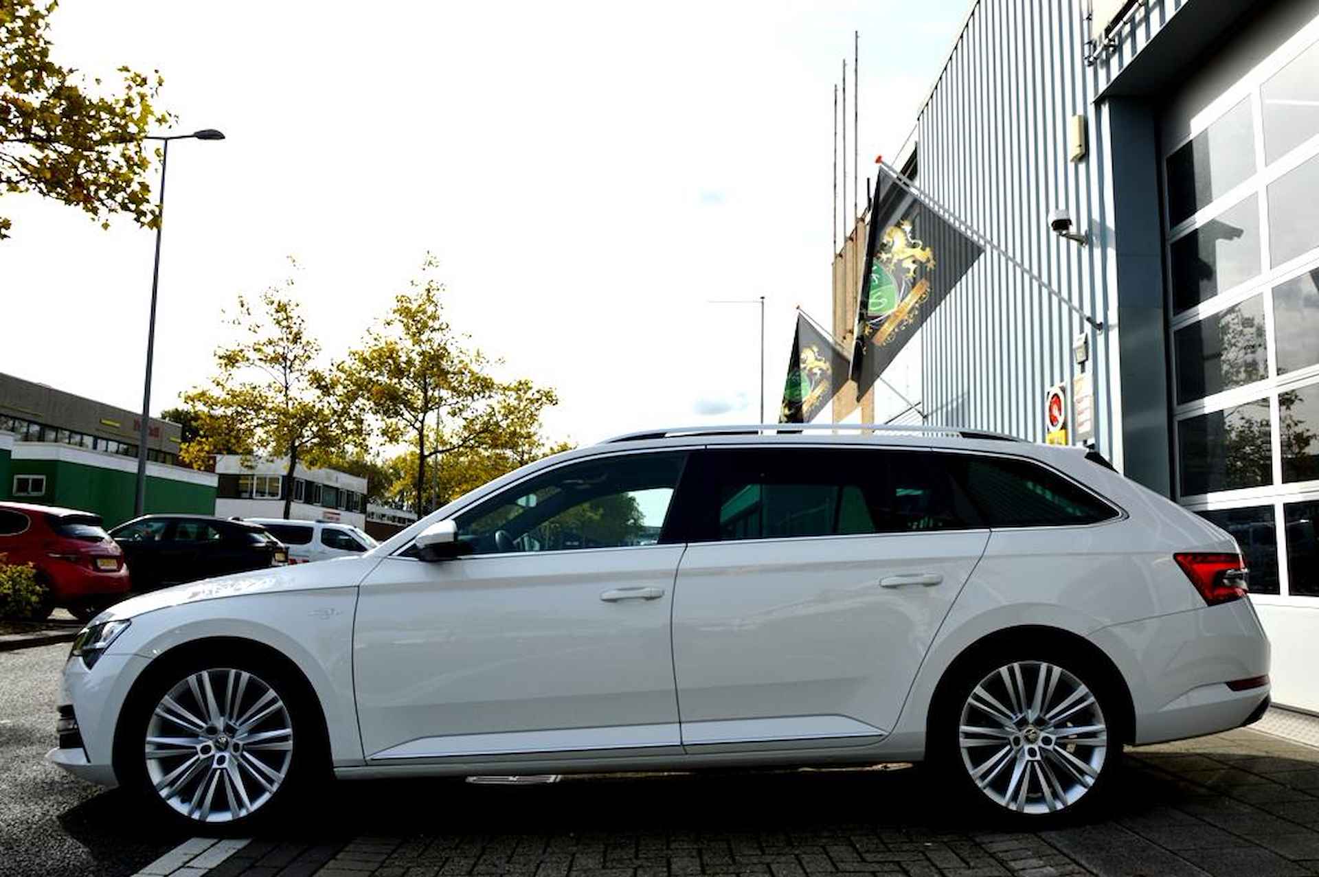 Skoda Superb Combi 1.4 TSI iV CAM/LMV19/NAVI/LEER/VIRTU/PANO - 35/66