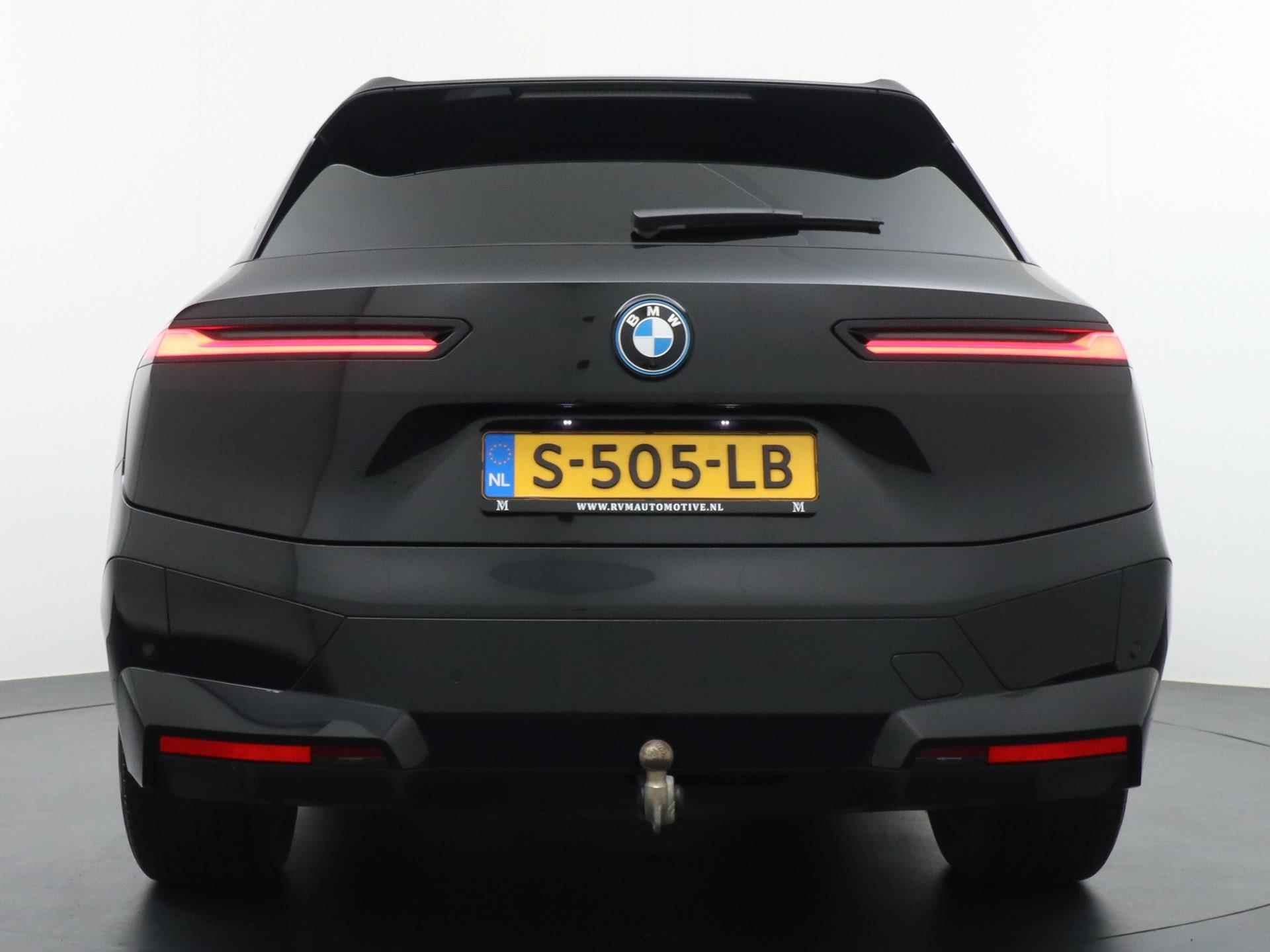 BMW IX XDrive40 High Executive 77 kWh |4-WIEL BESTURING| ACHTERBANK VERWARMD| HEAD-UP| RIJSTROOKSENSOR| - 7/51
