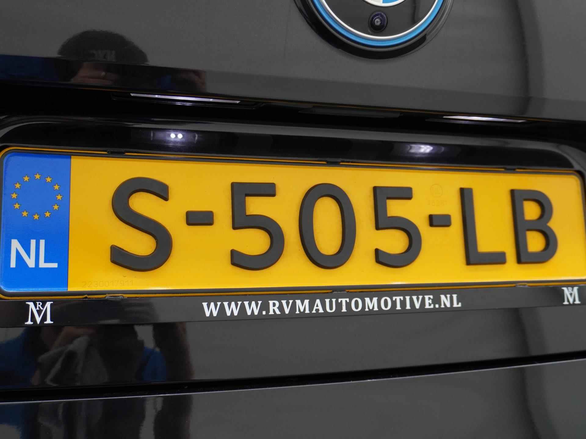 BMW IX XDrive40 High Executive 77 kWh |4-WIEL BESTURING| ACHTERBANK VERWARMD| HEAD-UP| RIJSTROOKSENSOR| - 11/51