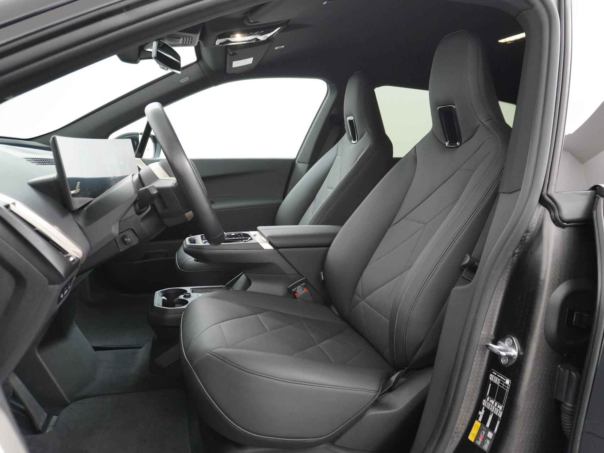 BMW IX XDrive40 High Executive 77 kWh |4-WIEL BESTURING| ACHTERBANK VERWARMD| HEAD-UP| RIJSTROOKSENSOR| - 20/51