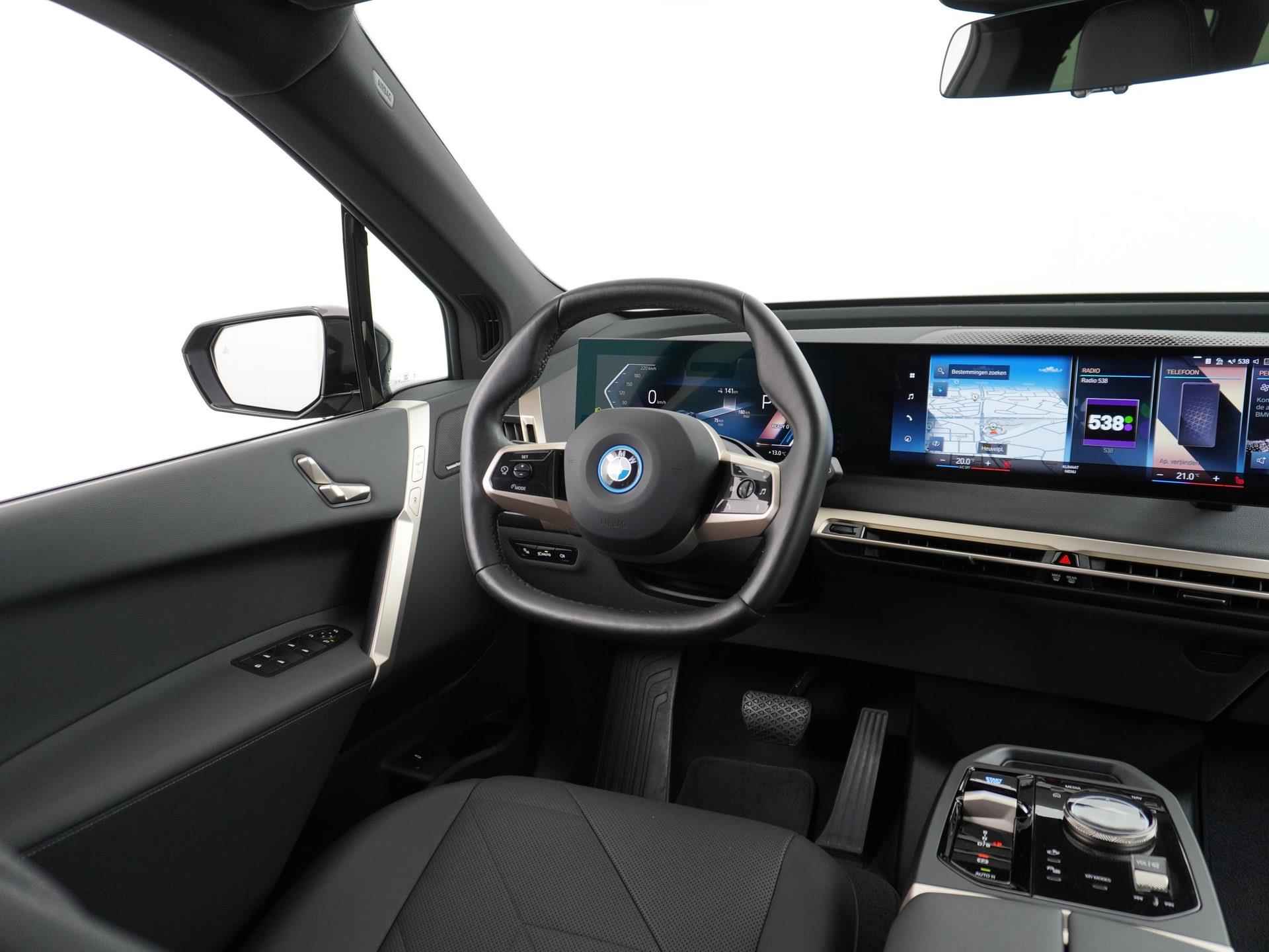 BMW IX XDrive40 High Executive 77 kWh |4-WIEL BESTURING| ACHTERBANK VERWARMD| HEAD-UP| RIJSTROOKSENSOR| - 25/51