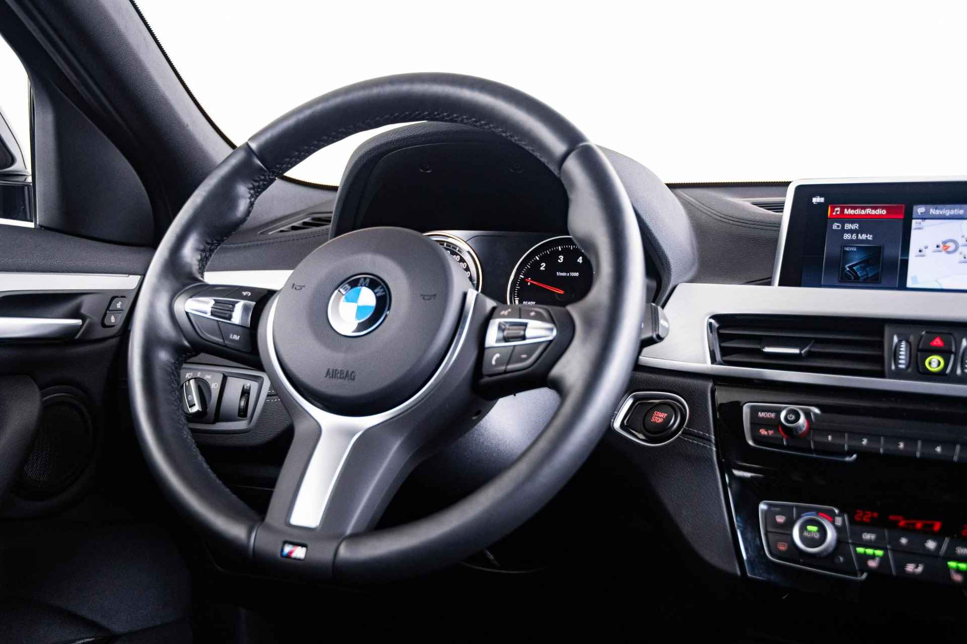 BMW X2 xDrive25e High Executive M Sport - Elektrisch verwarmde voorstoelen - Sportstoelen - Park Assistant - Cruise Control - Koplampsproeiers - Elektrische Achterklep - Stuurwielrand verwarmd - Armsteun voor - - 48/68