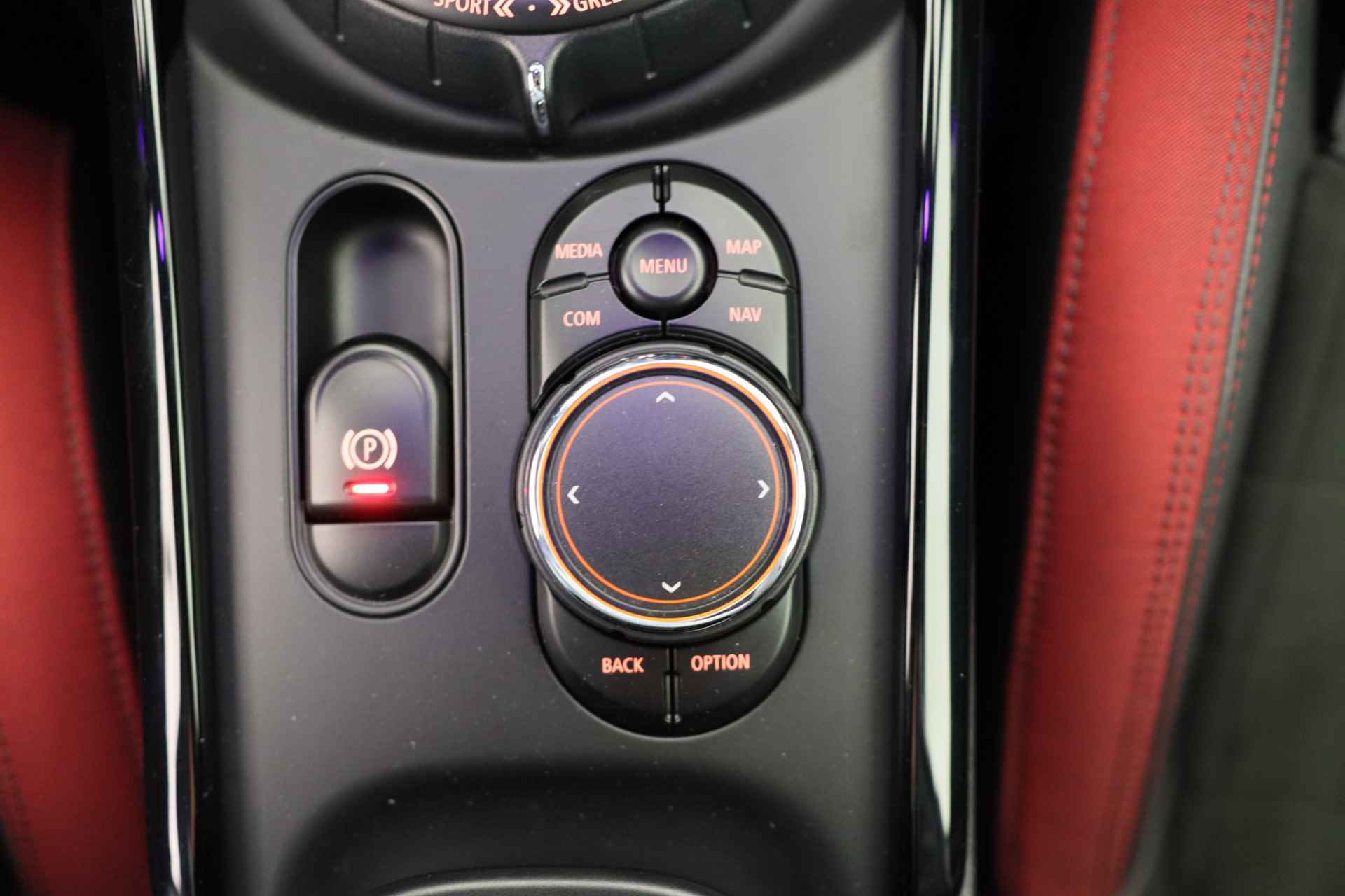 MINI Clubman 2.0 John Cooper Works ALL4 Chili | Dealer Onderhouden! | LED | Harman/Kardon | Sfeer Verlichting | Sportstoelen | HUD | Clima | - 51/54