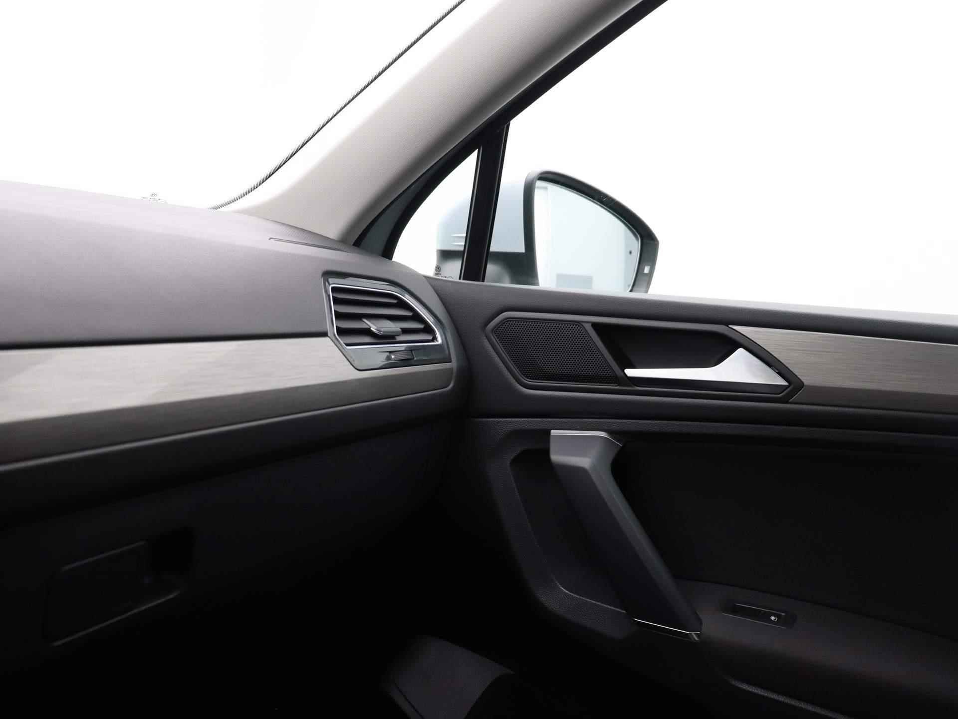 Volkswagen Tiguan Allspace 2.0 TDI 150 PK | Navigatie | Apple Carplay | Android Auto | Parkeersensoren | Elektrische Achterklep | Zwenkbare Trekhaak | Adaptive Cruise Control | DAB | Telefoon Draadloos Opladen | Rijstrookhulp | - 29/40