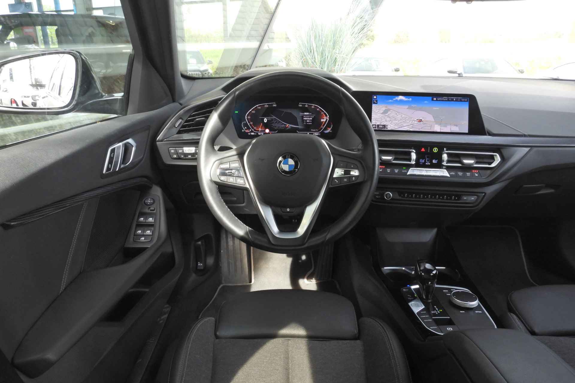 BMW 1-serie 118i Executive Sport Line Automaat / Sportstoelen / Adaptieve LED / Live Cockpit Professional / Stoelverwarming / PDC voor + achter - 4/34