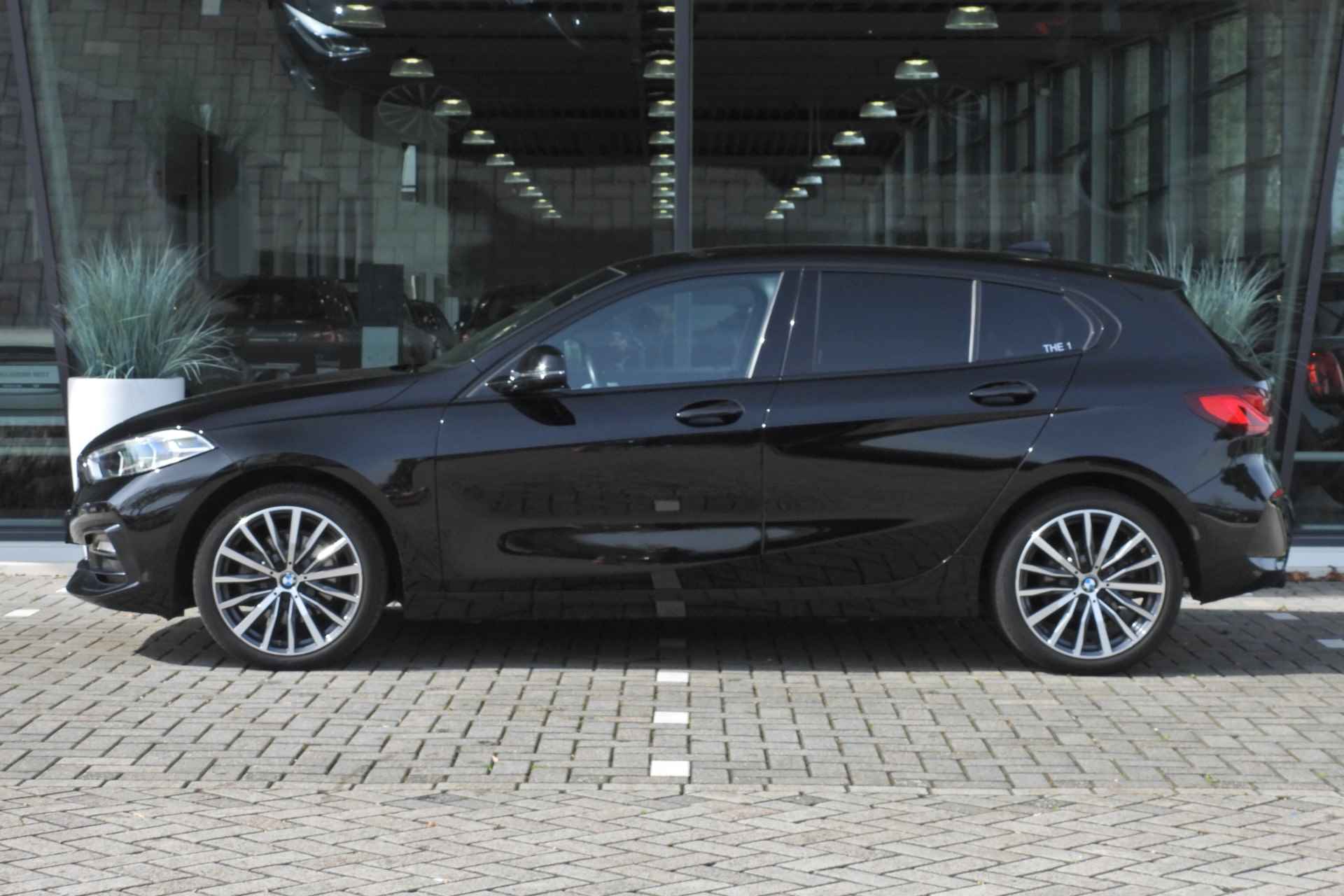 BMW 1-serie 118i Executive Sport Line Automaat / Sportstoelen / Adaptieve LED / Live Cockpit Professional / Stoelverwarming / PDC voor + achter - 5/34