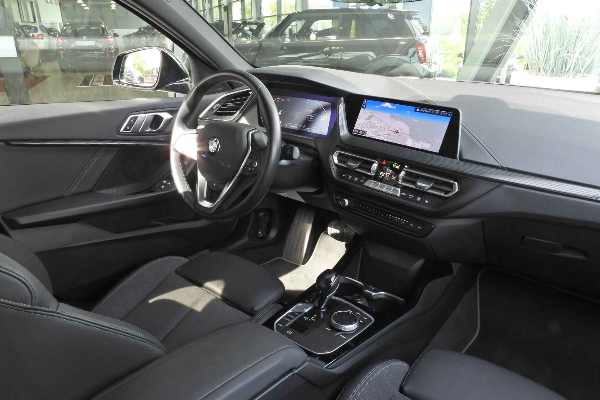 BMW 1-serie 118i Executive Sport Line Automaat / Sportstoelen / Adaptieve LED / Live Cockpit Professional / Stoelverwarming / PDC voor + achter - 10/34