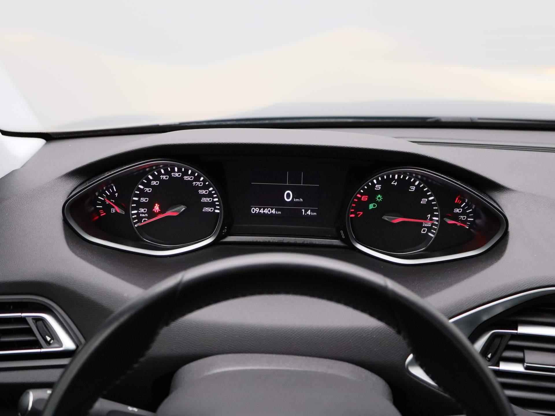 Peugeot 308 1.2 PureTech Blue Lease Executive | Navigatie | Climate control | Panorama dak | LMV | Parkeer sensoren | - 8/34