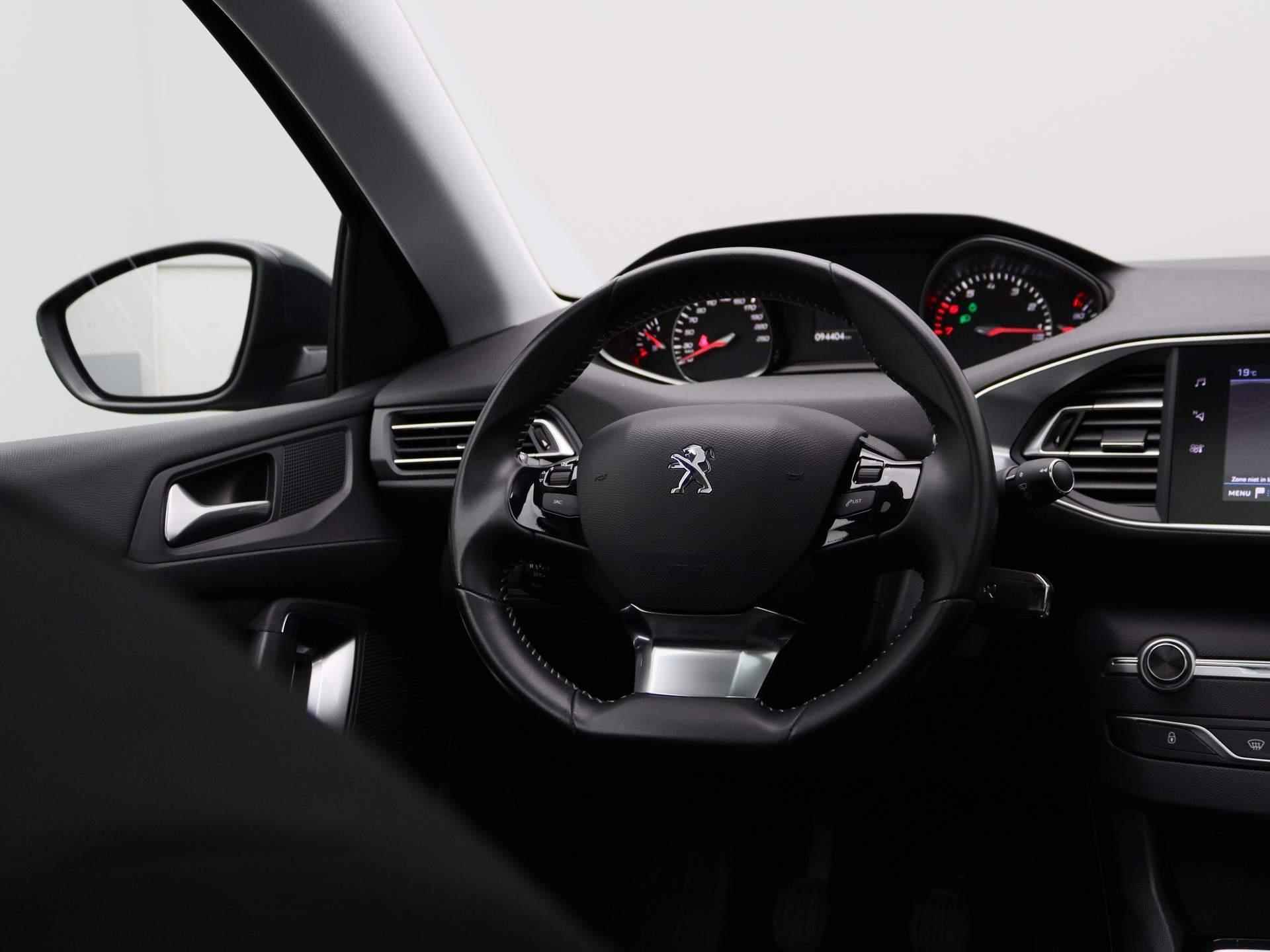 Peugeot 308 1.2 PureTech Blue Lease Executive | Navigatie | Climate control | Panorama dak | LMV | Parkeer sensoren | - 11/34