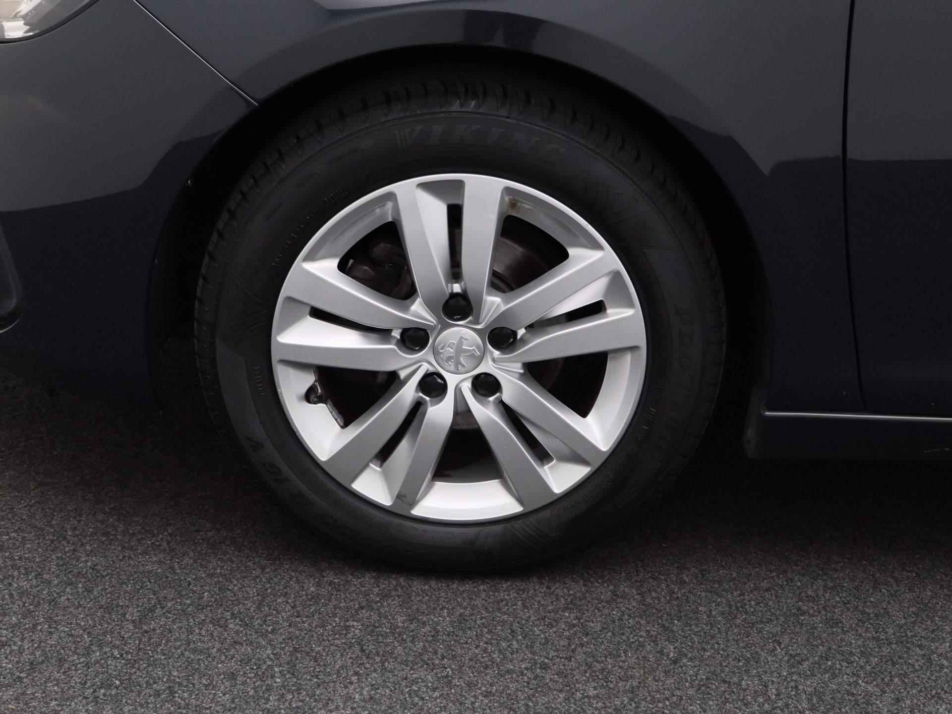 Peugeot 308 1.2 PureTech Blue Lease Executive | Navigatie | Climate control | Panorama dak | LMV | Parkeer sensoren | - 15/34