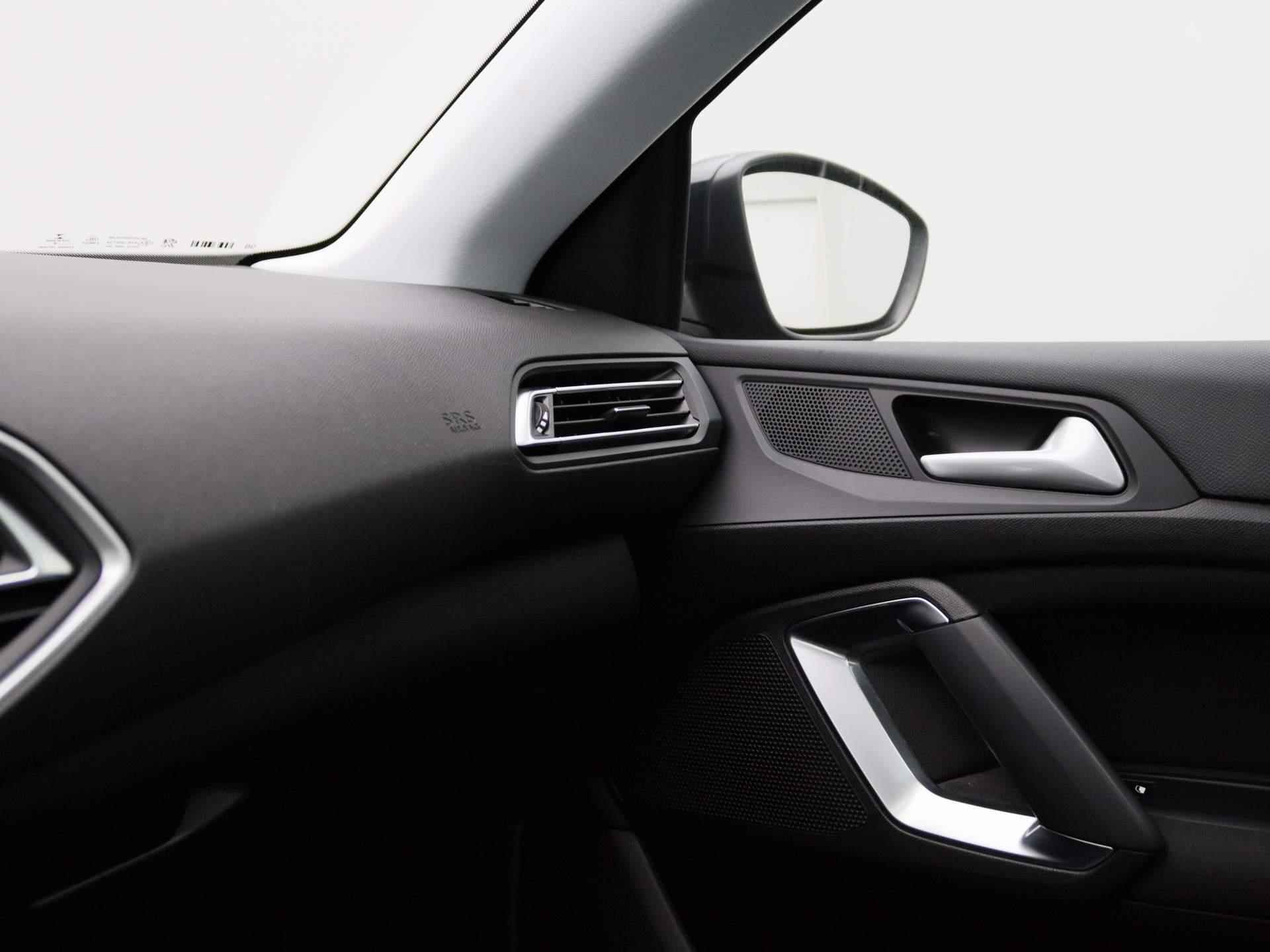 Peugeot 308 1.2 PureTech Blue Lease Executive | Navigatie | Climate control | Panorama dak | LMV | Parkeer sensoren | - 23/34