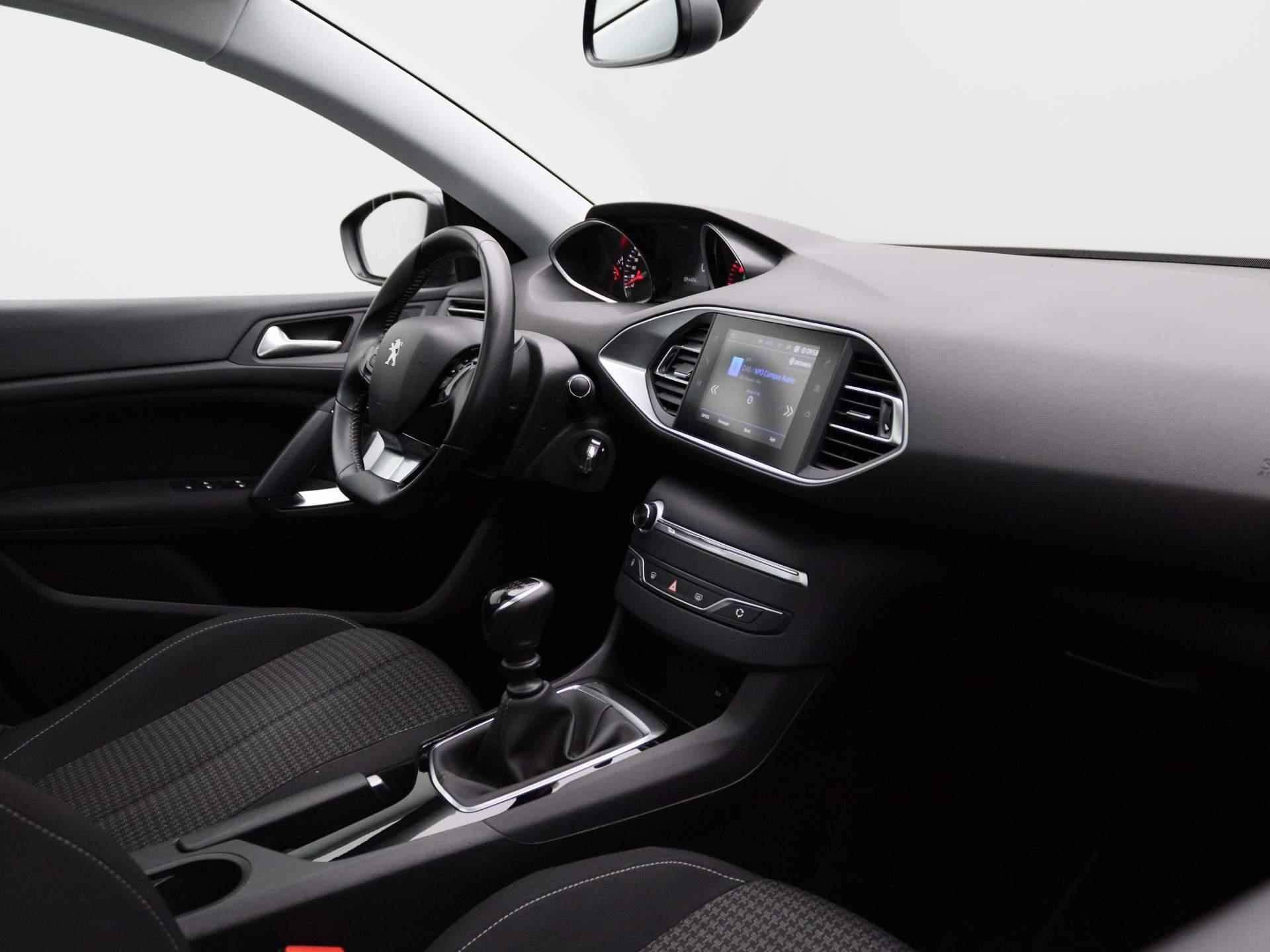 Peugeot 308 1.2 PureTech Blue Lease Executive | Navigatie | Climate control | Panorama dak | LMV | Parkeer sensoren | - 28/34