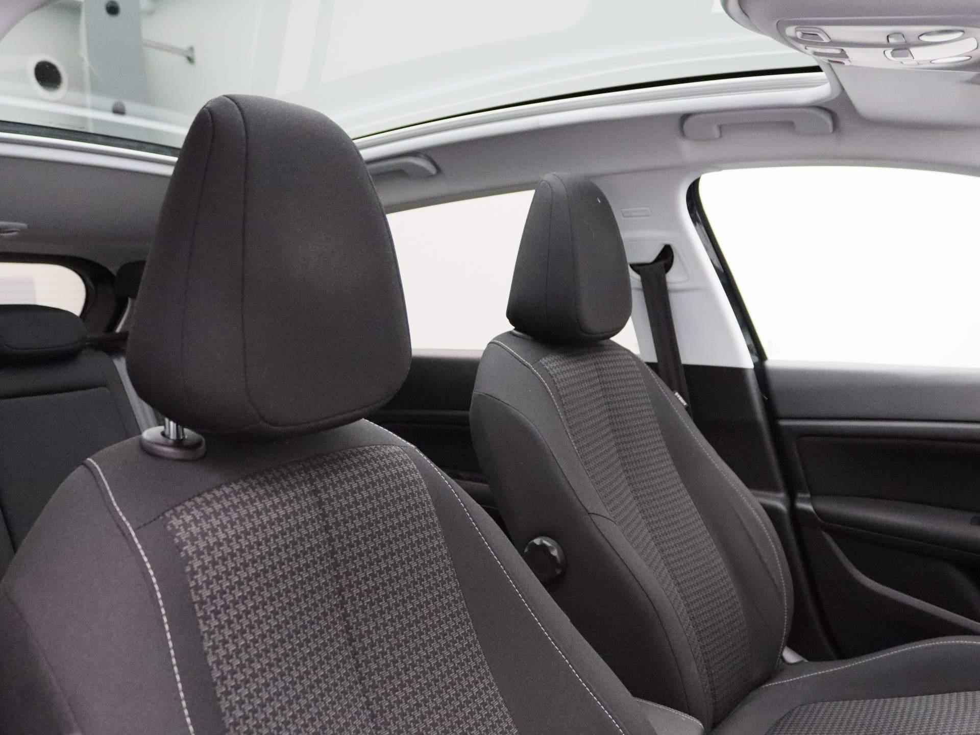 Peugeot 308 1.2 PureTech Blue Lease Executive | Navigatie | Climate control | Panorama dak | LMV | Parkeer sensoren | - 29/34