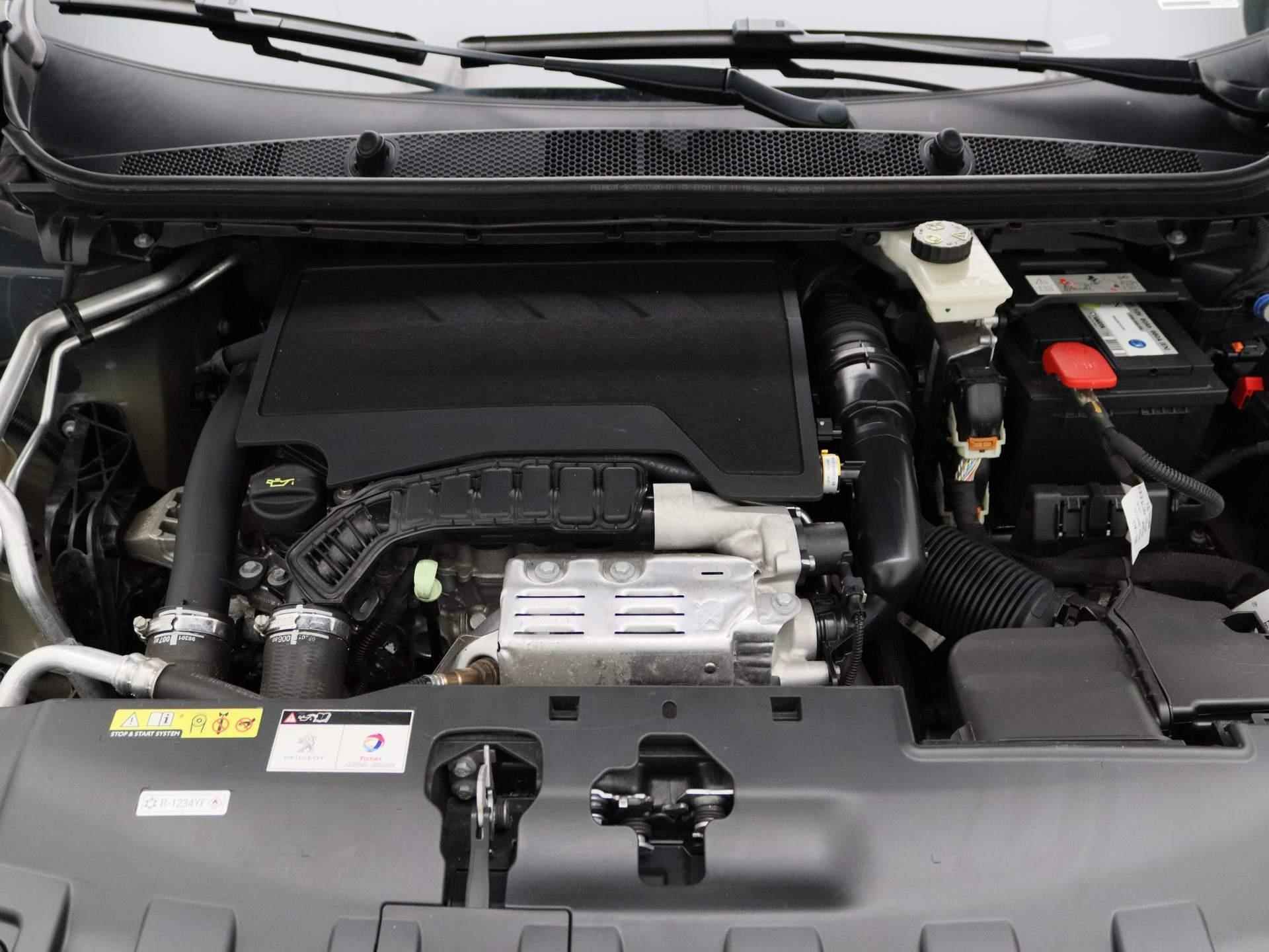 Peugeot 308 1.2 PureTech Blue Lease Executive | Navigatie | Climate control | Panorama dak | LMV | Parkeer sensoren | - 31/34