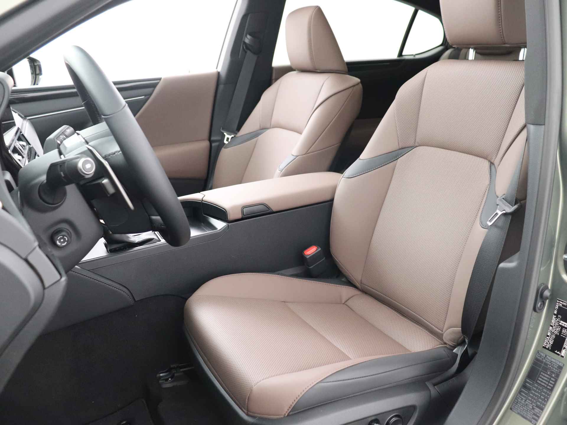 Lexus ES 300h Business Line | Premium Navigatiesysteem | Stoel- en stuurwielverwarming | Apple Carplay/ Android Auto | - 7/49