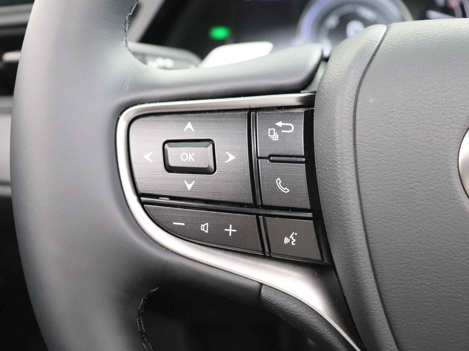 Lexus ES 300h Business Line | Premium Navigatiesysteem | Stoel- en stuurwielverwarming | Apple Carplay/ Android Auto | - 15/49