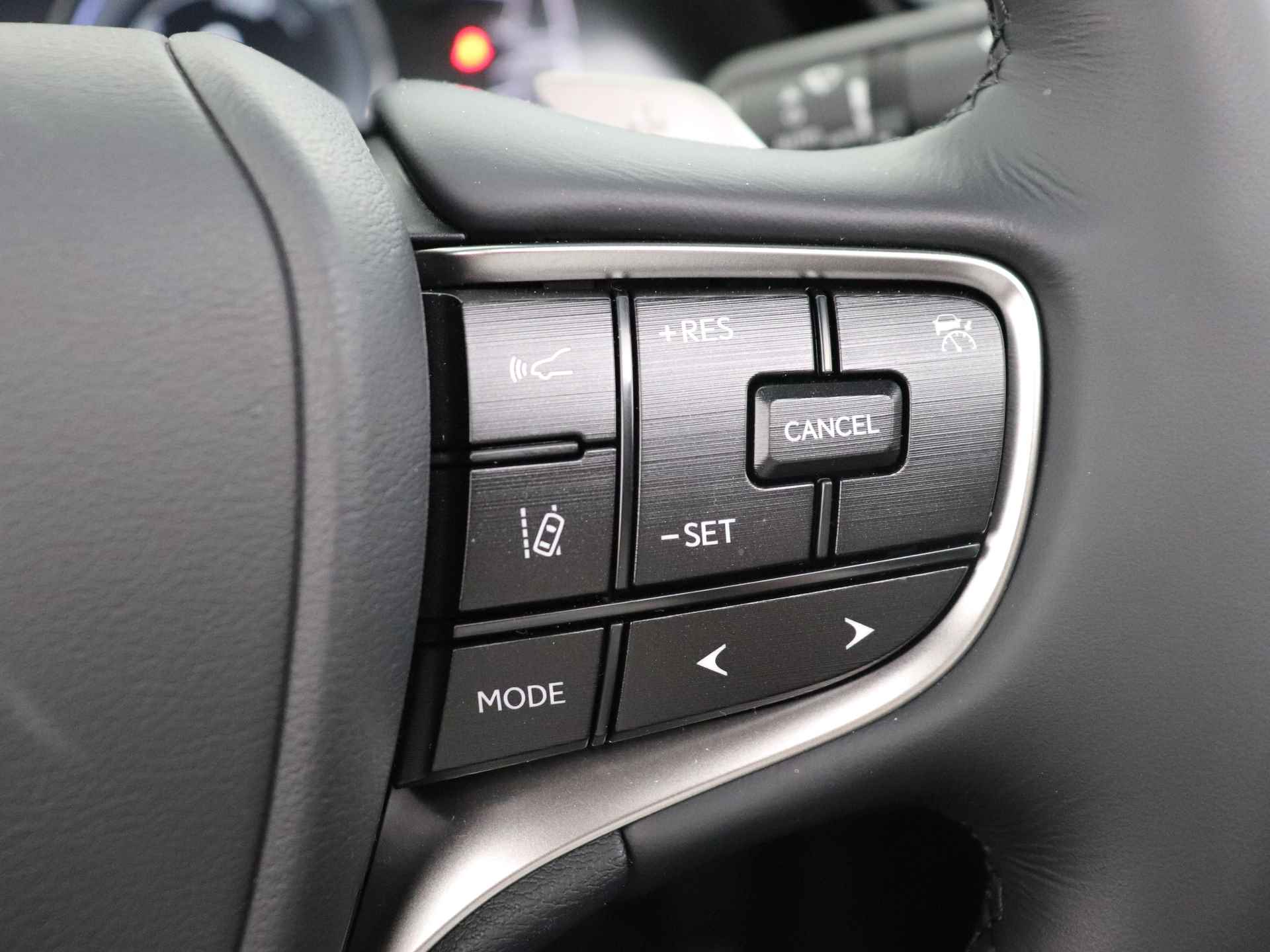 Lexus ES 300h Business Line | Premium Navigatiesysteem | Stoel- en stuurwielverwarming | Apple Carplay/ Android Auto | - 16/49