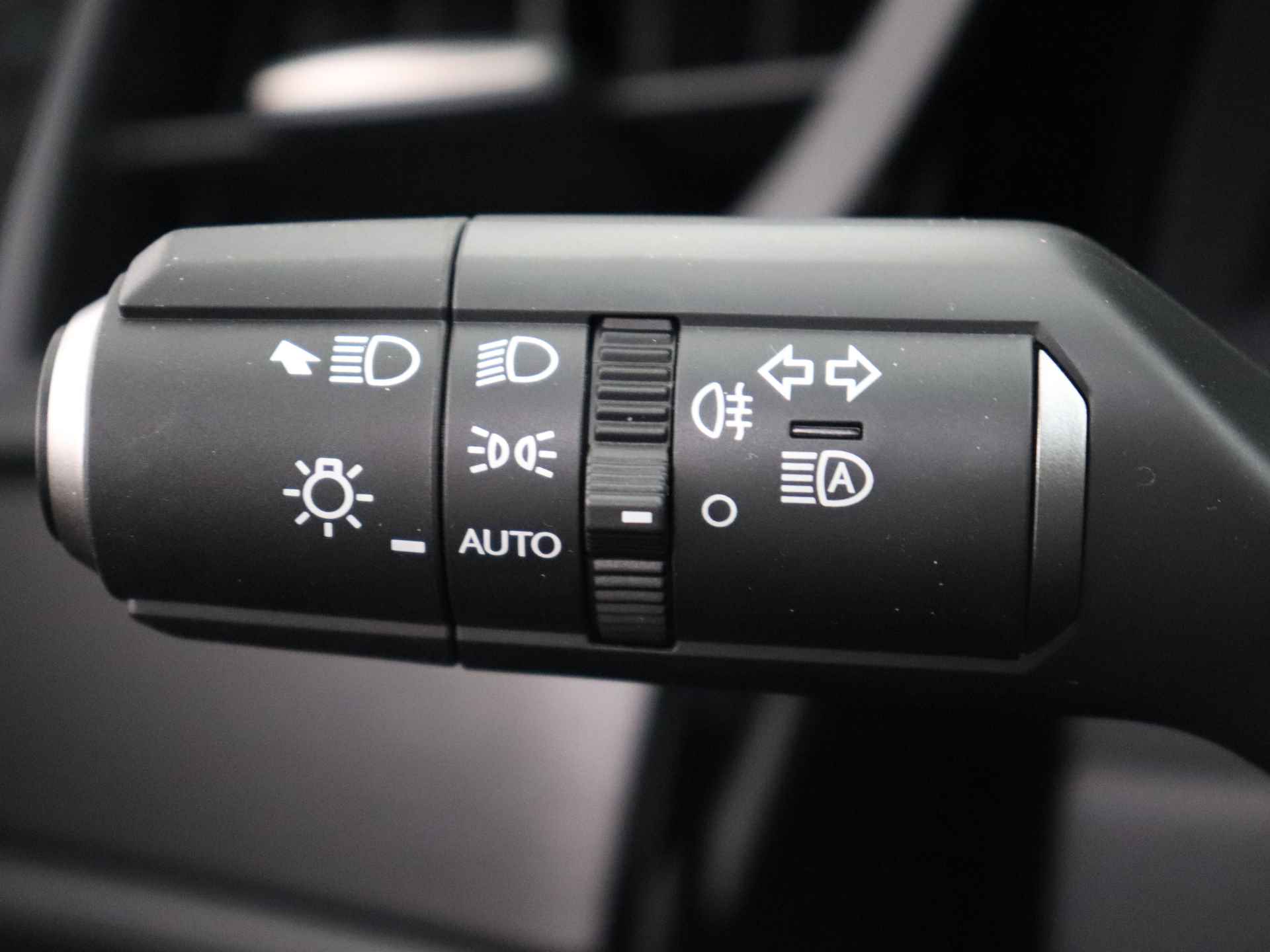 Lexus ES 300h Business Line | Premium Navigatiesysteem | Stoel- en stuurwielverwarming | Apple Carplay/ Android Auto | - 22/49